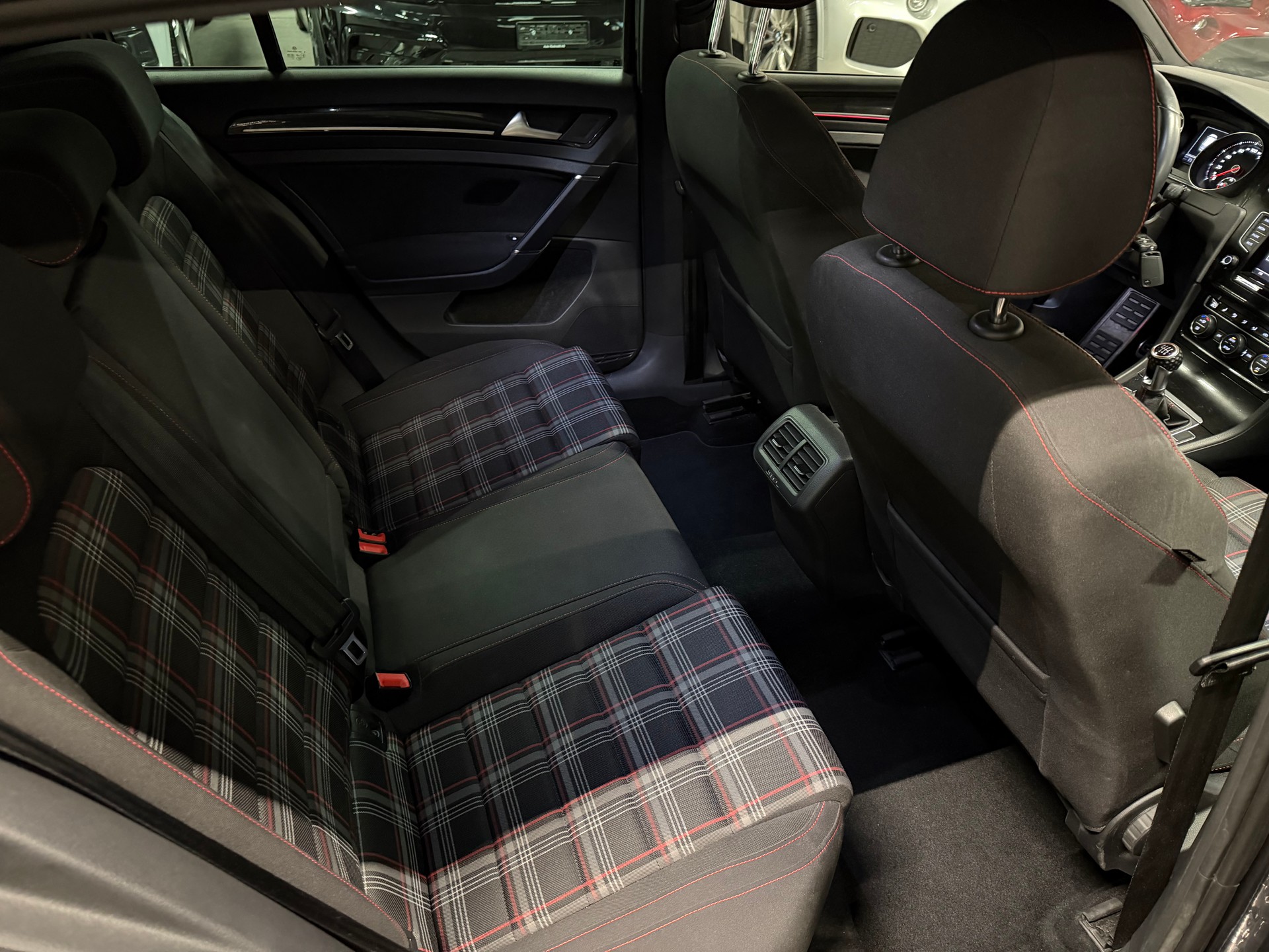 VW Golf 2.0 TSI GTI-image-14