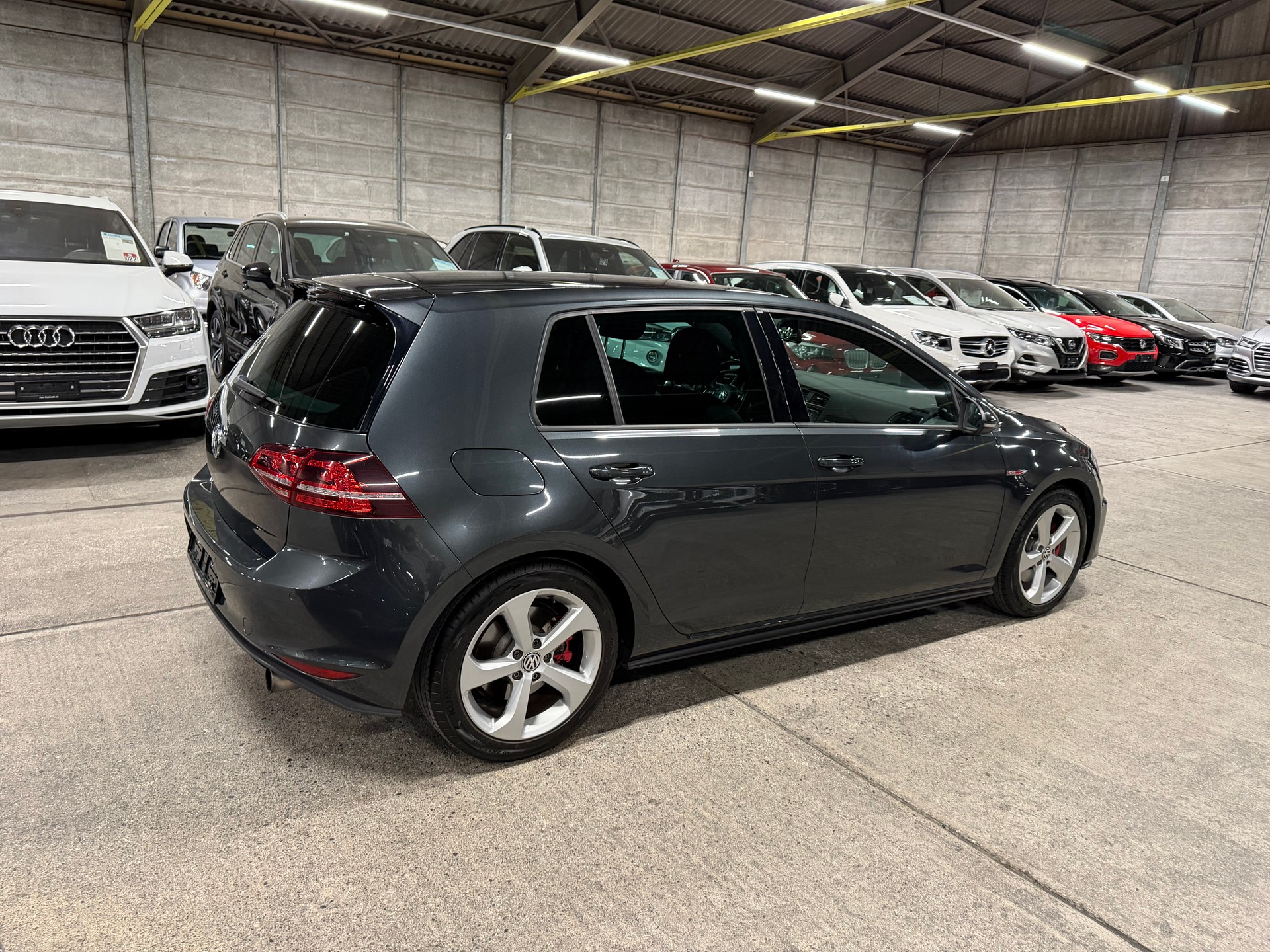 VW Golf 2.0 TSI GTI-image-4