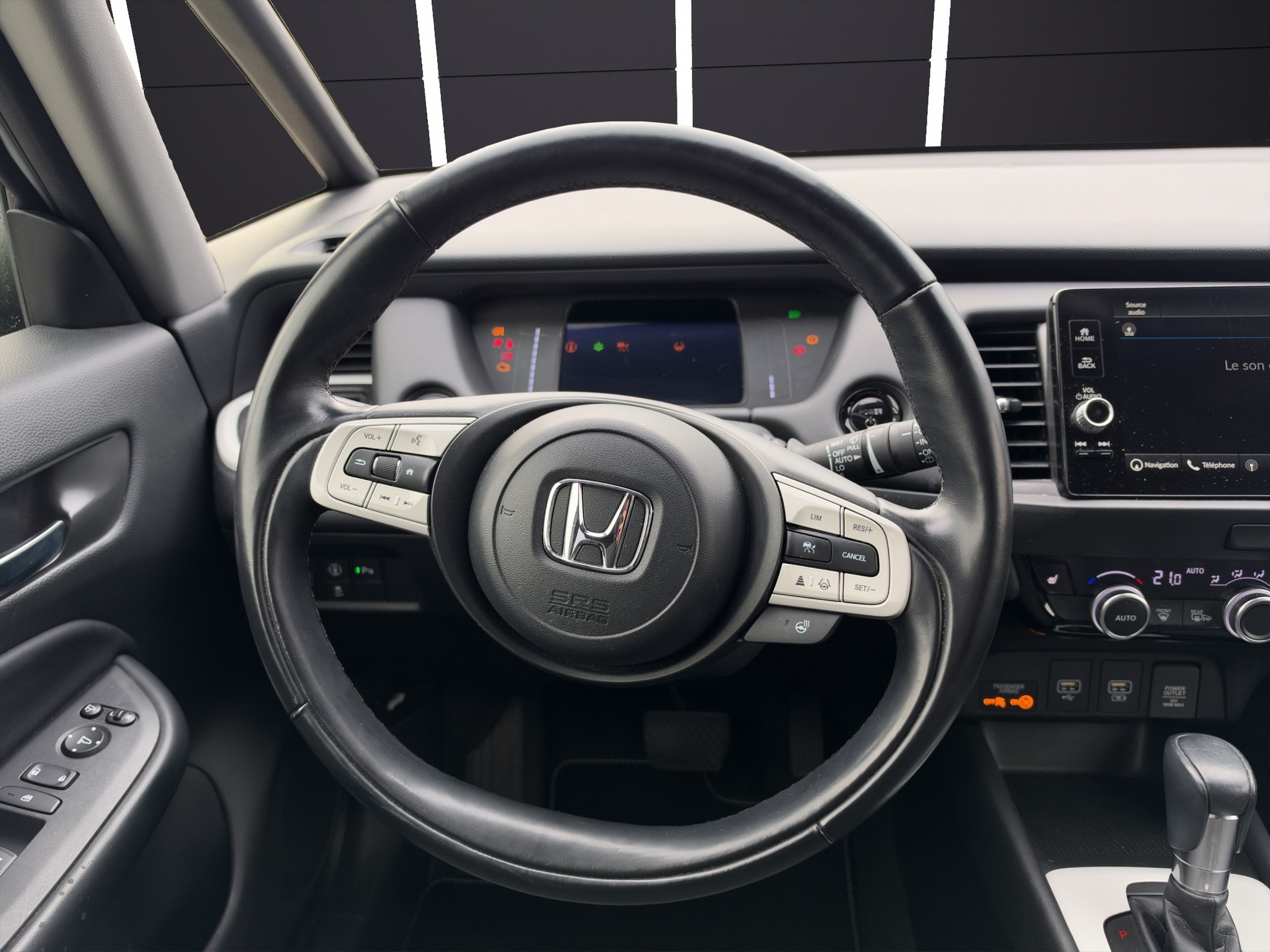 HONDA Jazz 1.5i-MMD Executive E-CVT-image-8