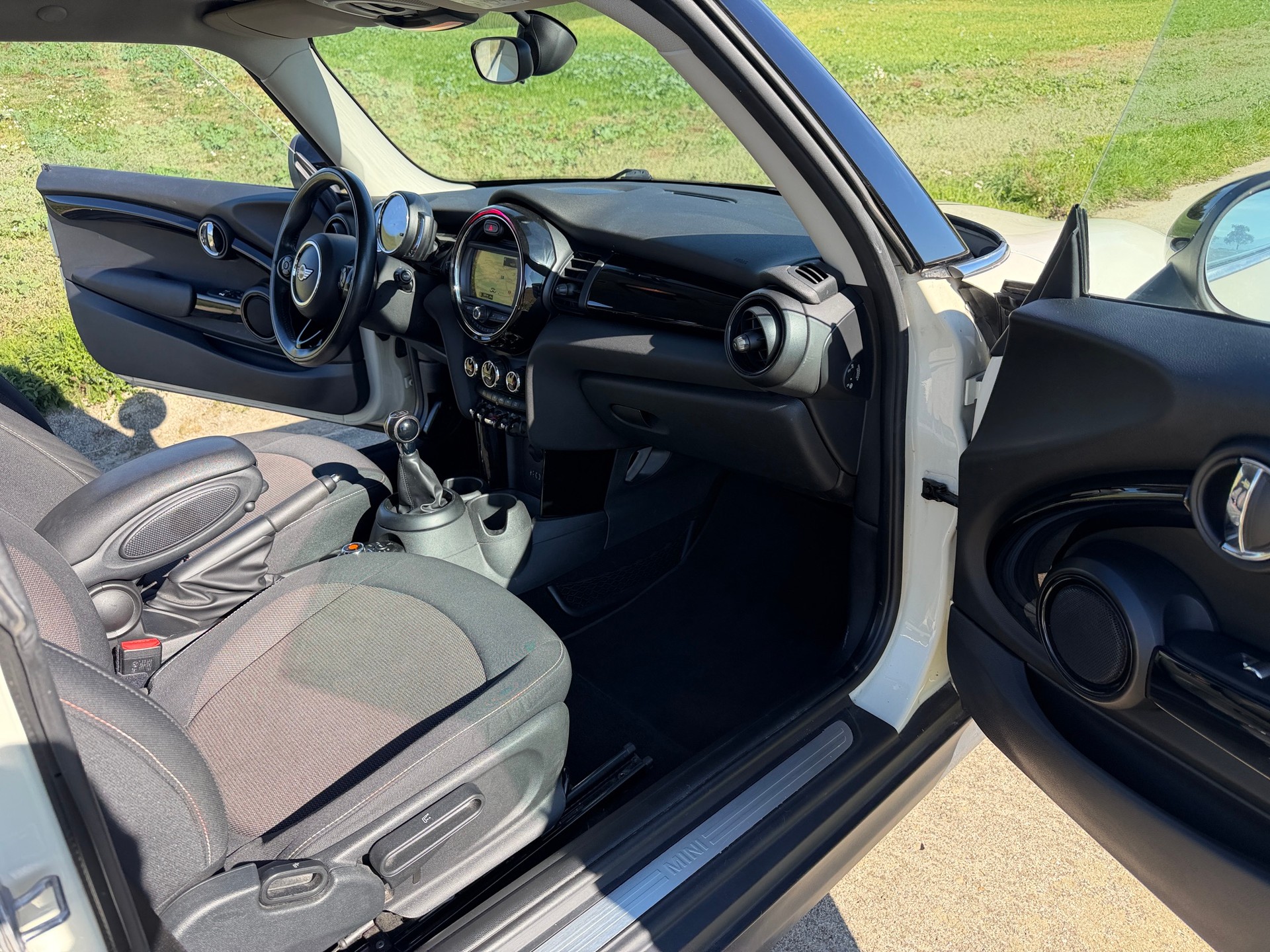 MINI Cooper-image-3