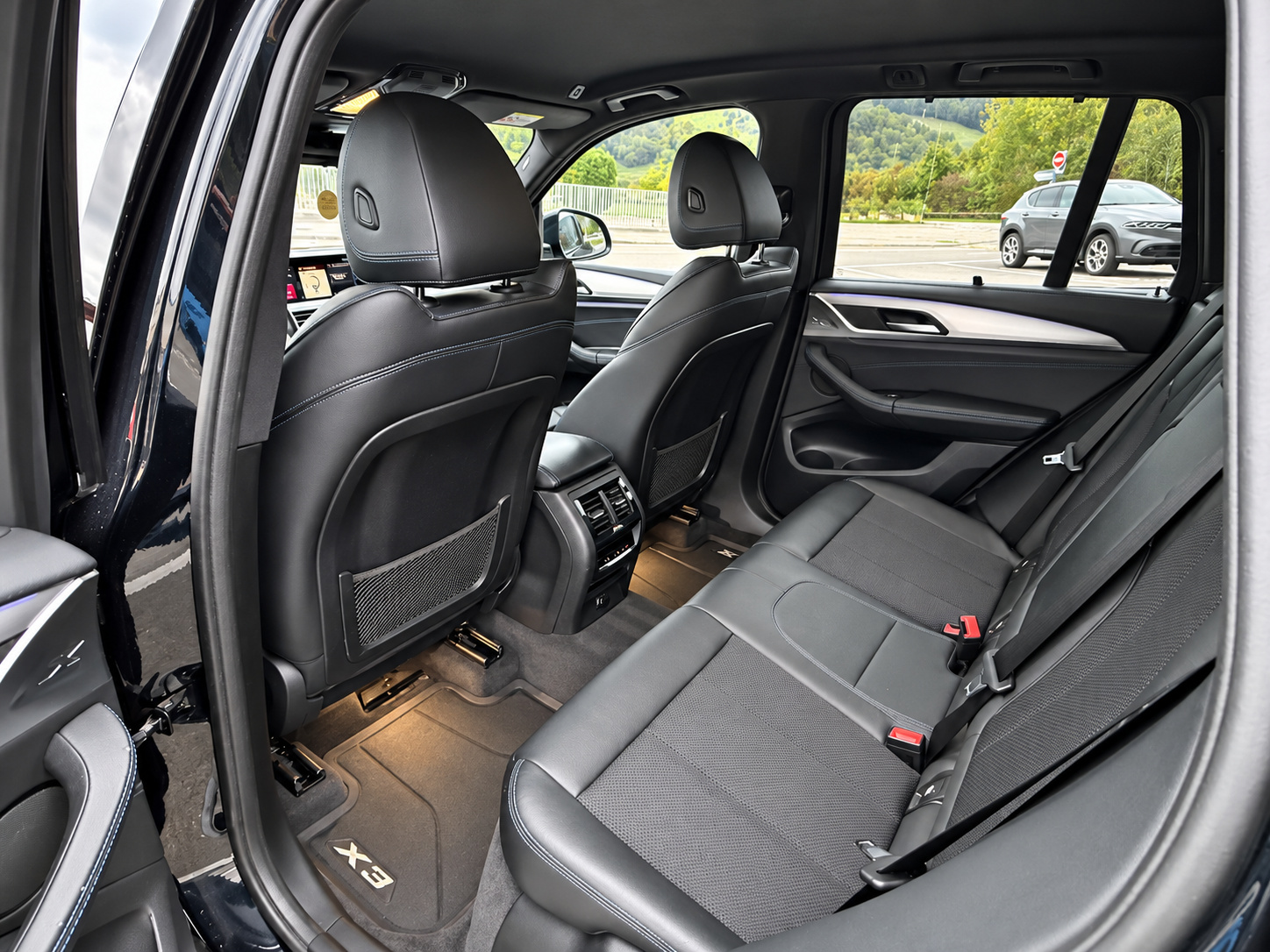 BMW 30i xDrive-image-3