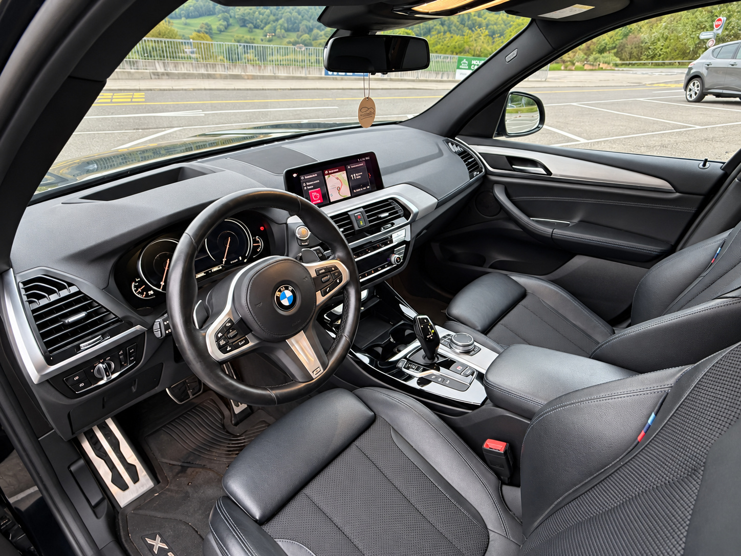 BMW 30i xDrive-image-5