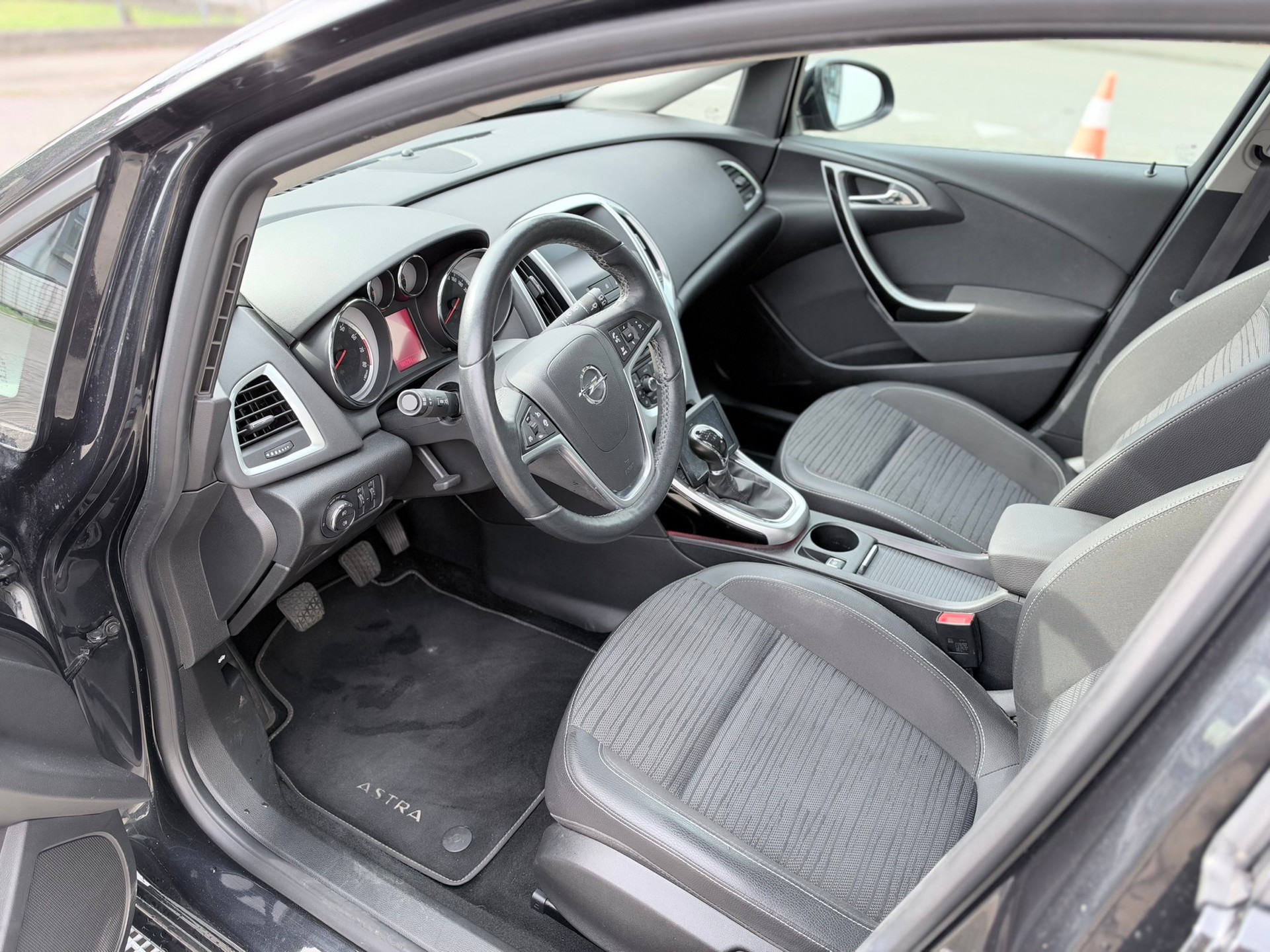 OPEL Astra 1.4i 16V Turbo Active Edition-image-16