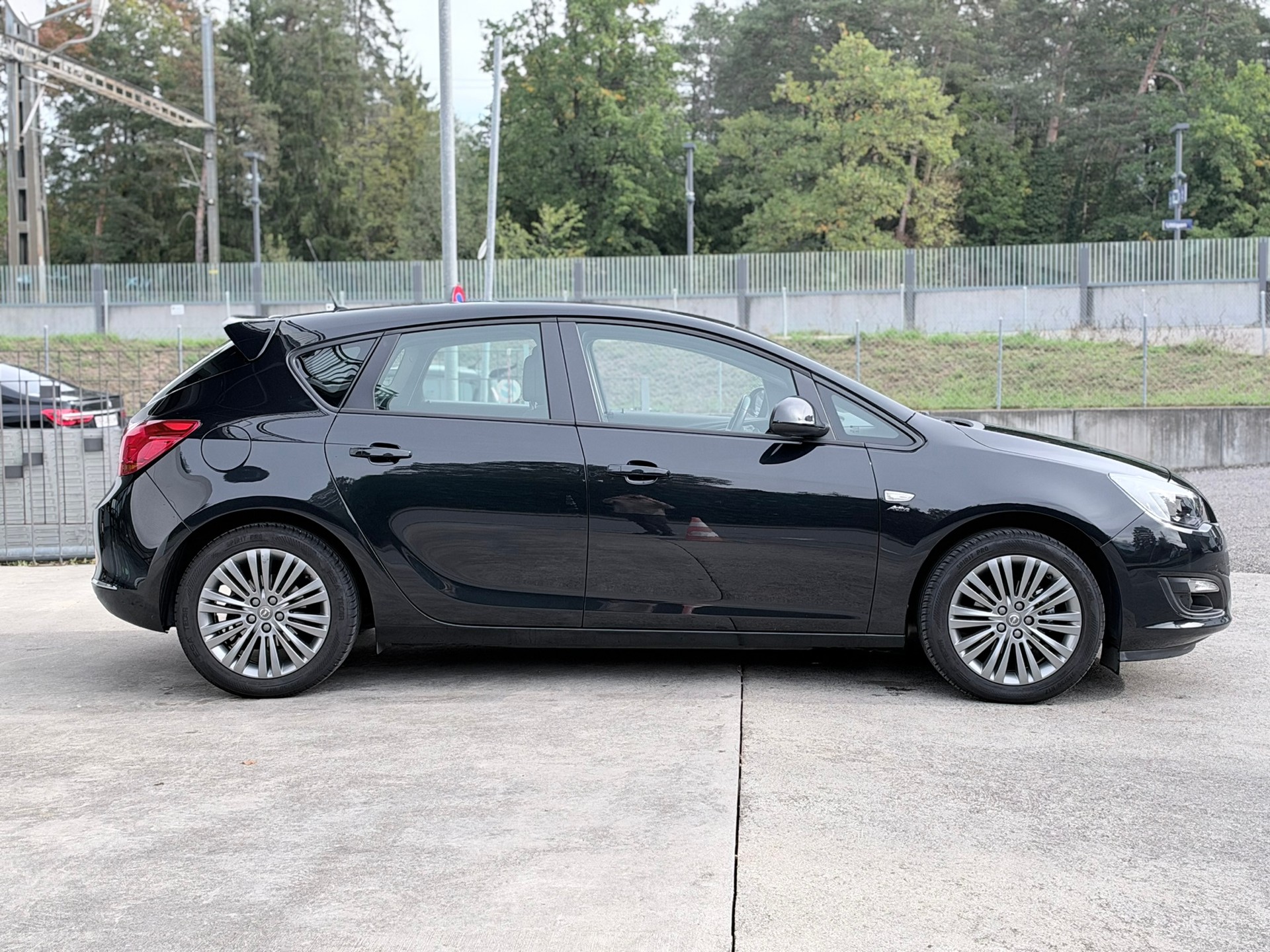 OPEL Astra 1.4i 16V Turbo Active Edition-showroom-element-3