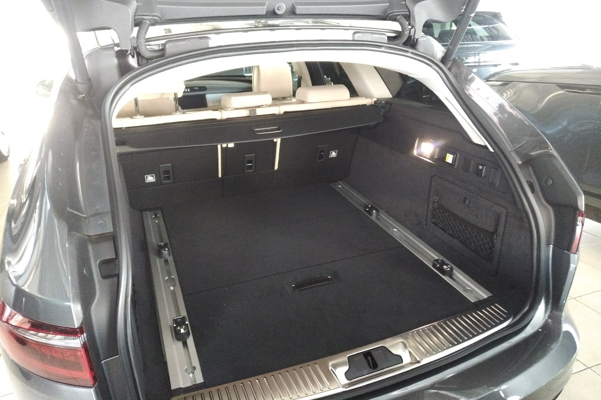 JAGUAR XF Sportbrake 25d Portfolio AWD Automatic-image-1