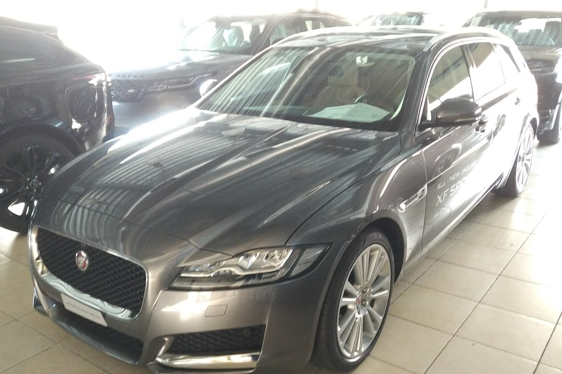 JAGUAR XF Sportbrake 25d Portfolio AWD Automatic-image-6