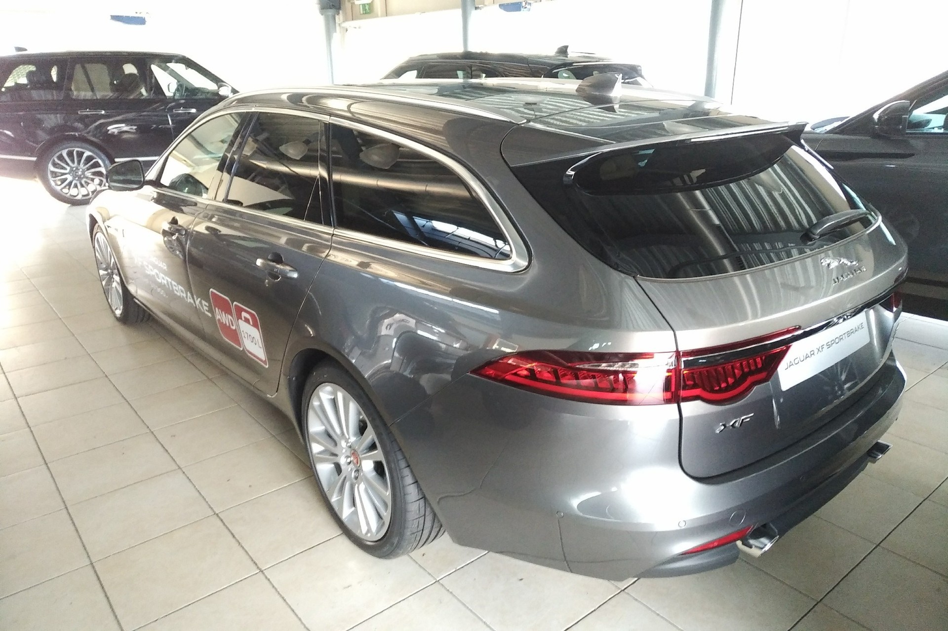 JAGUAR XF Sportbrake 25d Portfolio AWD Automatic-image-7