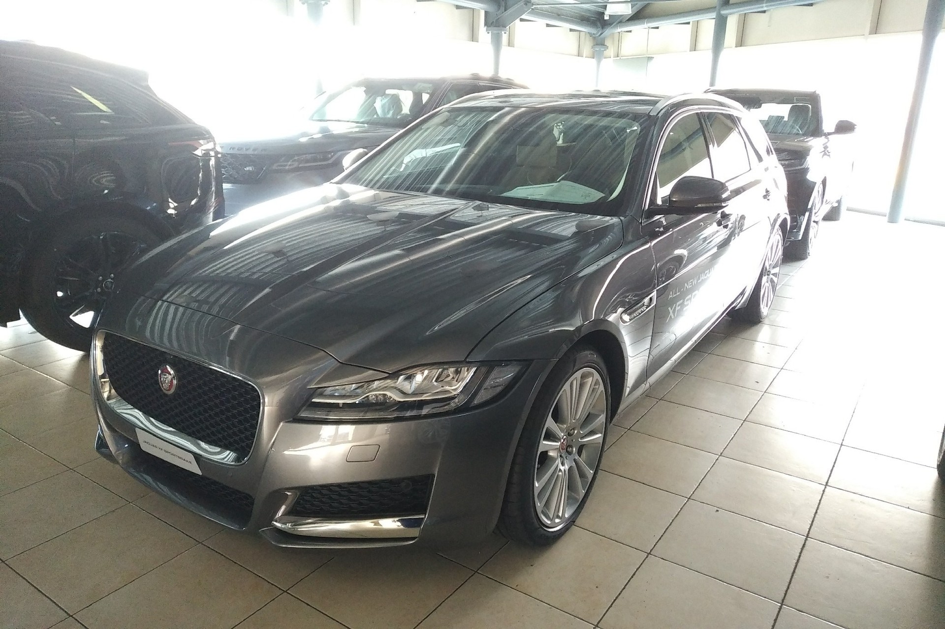 JAGUAR XF Sportbrake 25d Portfolio AWD Automatic-image-0