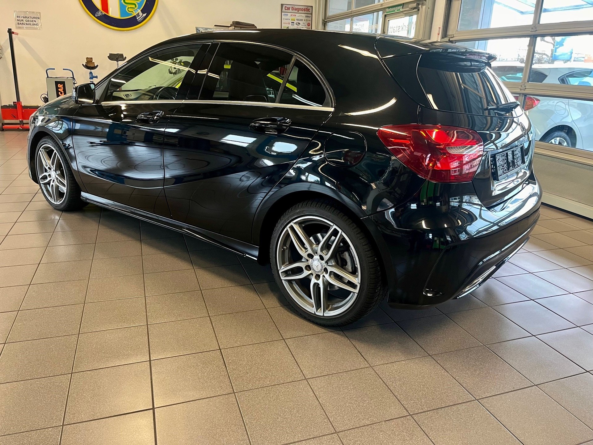 MERCEDES-BENZ A 250 AMG Line Handschaltung sehr selten-image-5