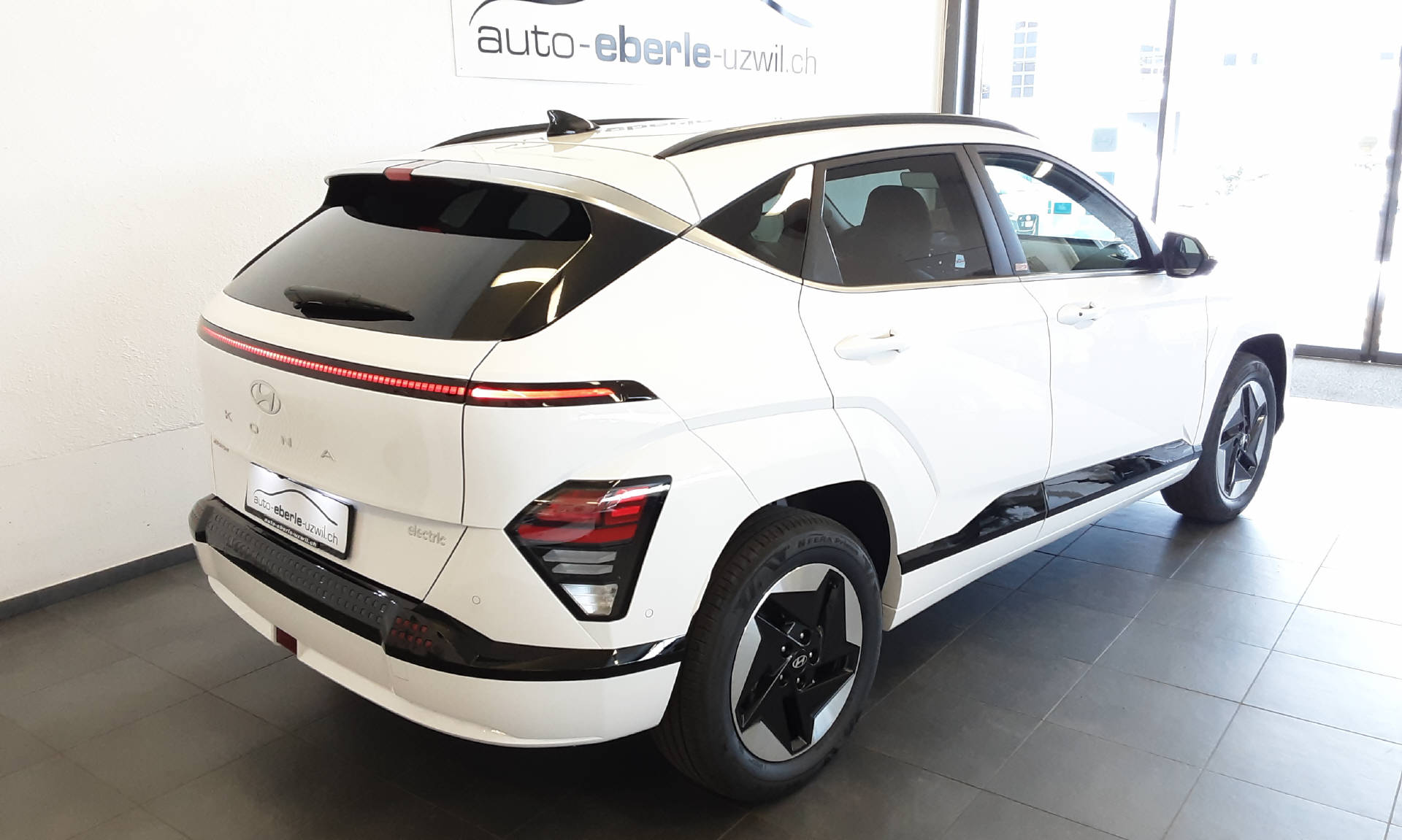 HYUNDAI Kona Electric Amplia-showroom-element-3