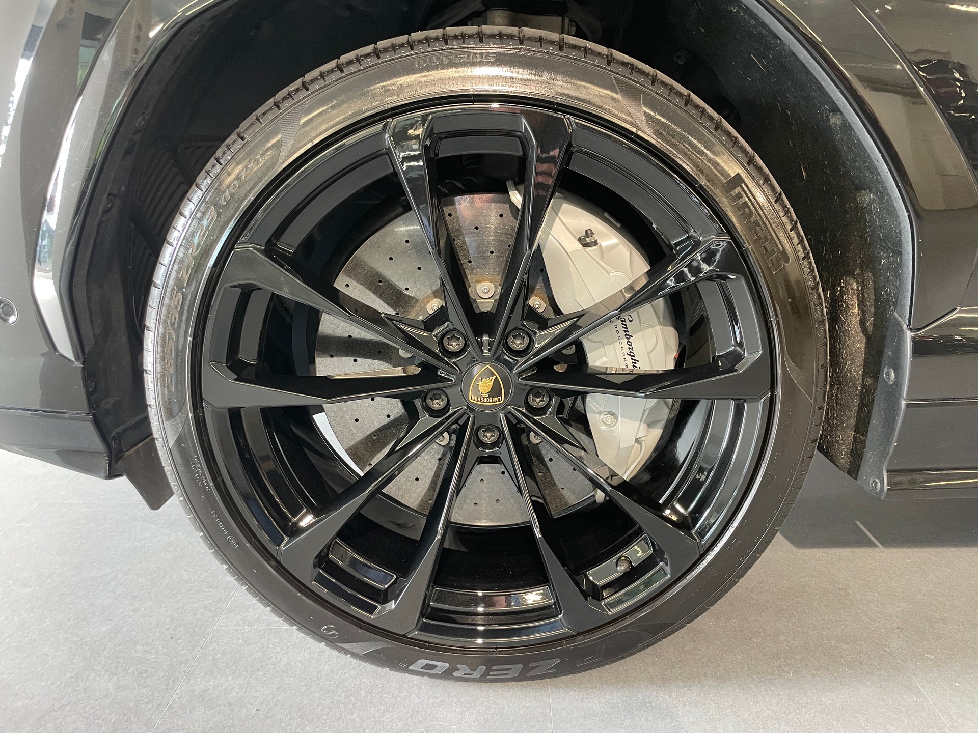 LAMBORGHINI Urus E-Gear-image-12