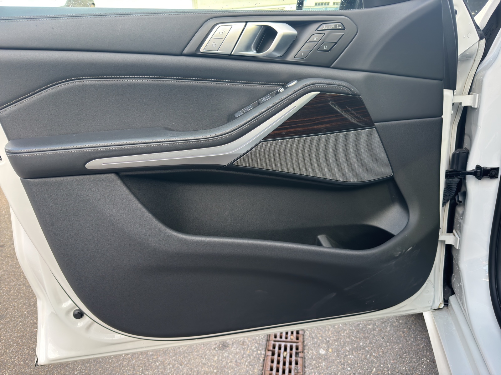 BMW X7 xDrive 48V 40d Steptronic-image-18