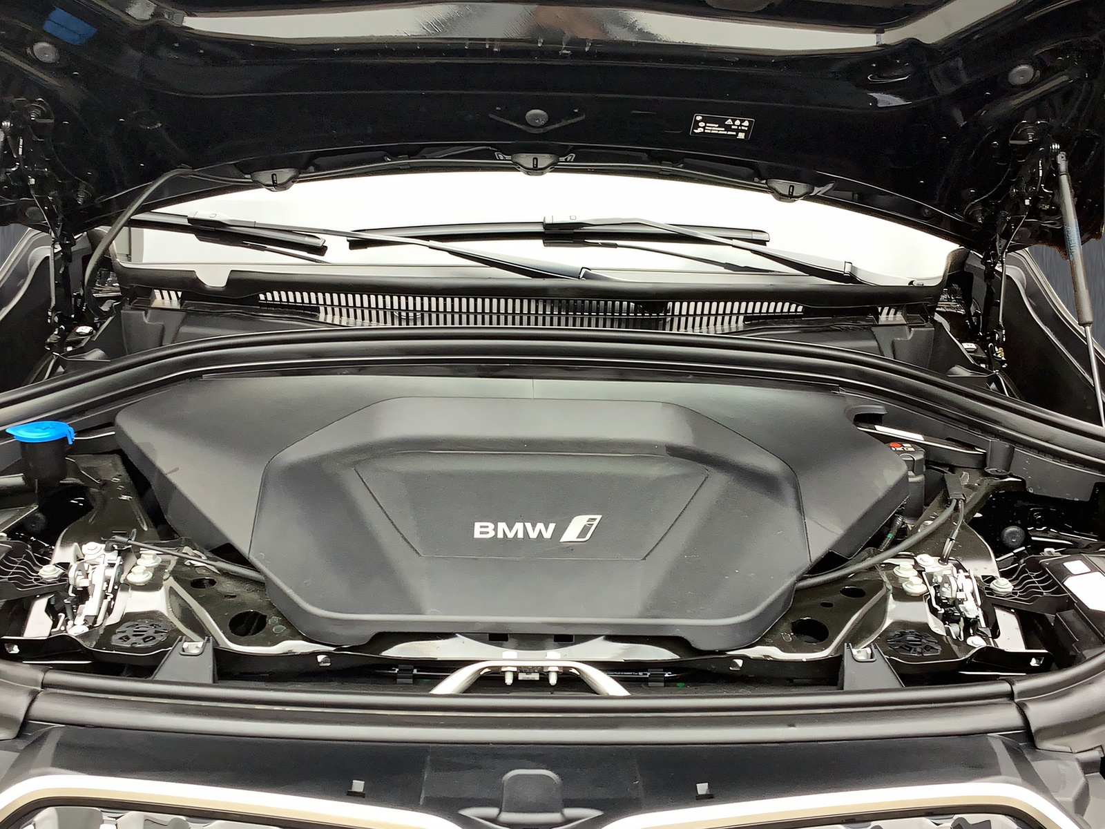 BMW iX1 xDrive 30 M Sport-image-9