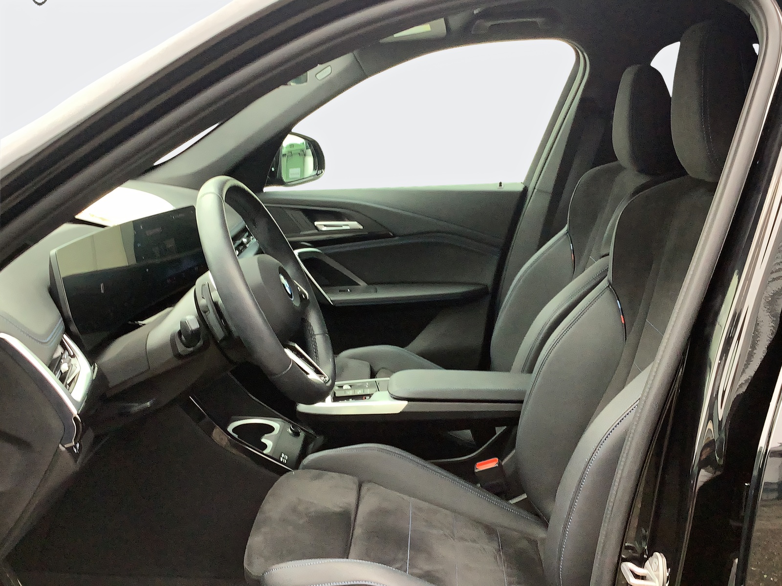 BMW iX1 xDrive 30 M Sport-image-11