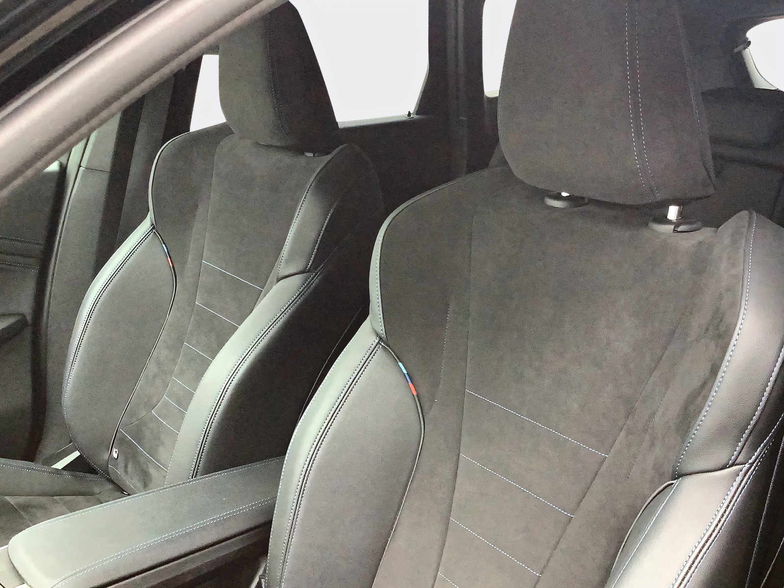 BMW iX1 xDrive 30 M Sport-image-15
