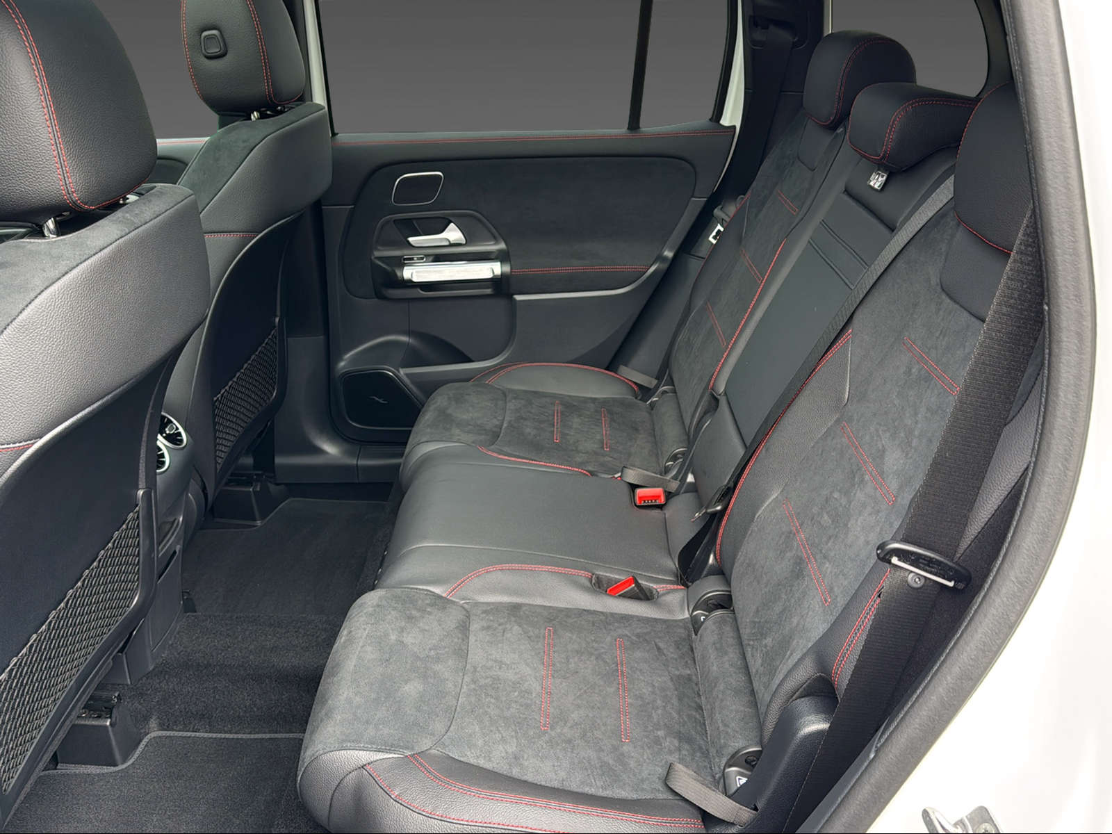 MERCEDES-BENZ GLB 250 4Matic-image-10