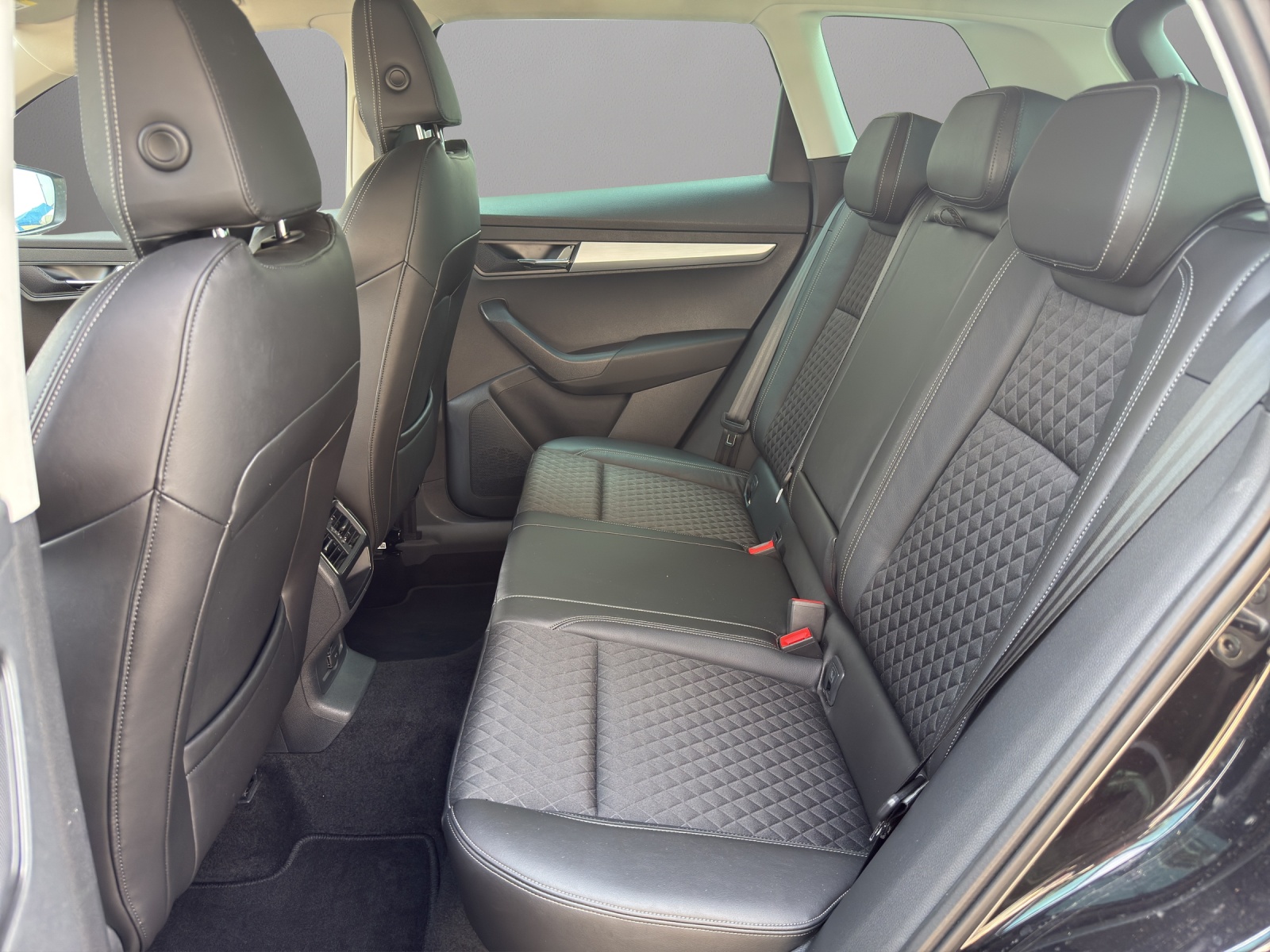 SKODA Karoq 1.6 TDI CR Smile-image-12