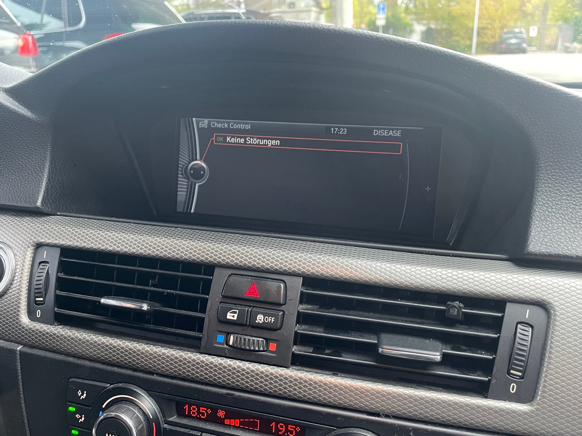 BMW 335i xDrive Coupé Steptronic-image-13