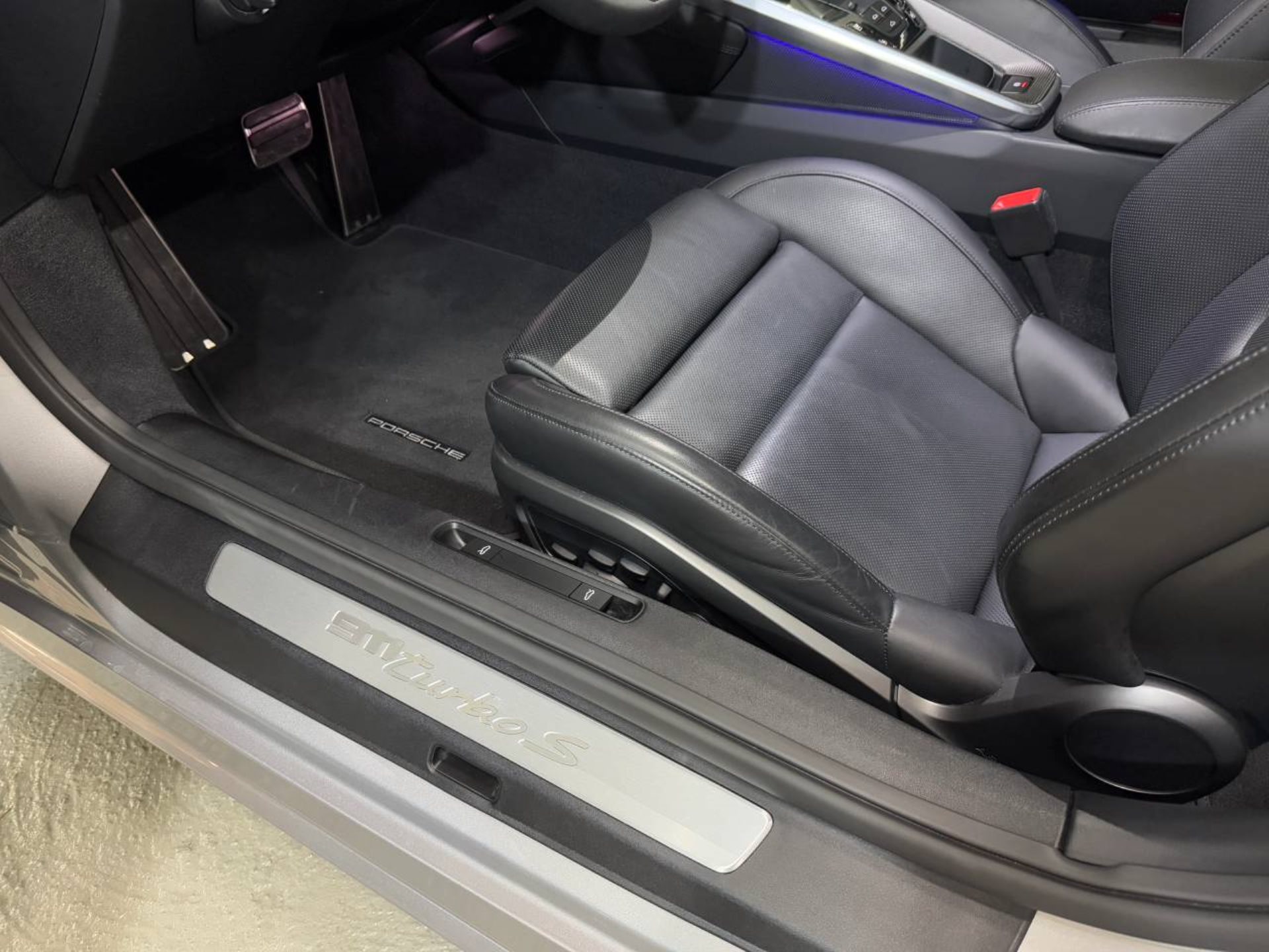 PORSCHE 911 Turbo S (MY23)-image-22