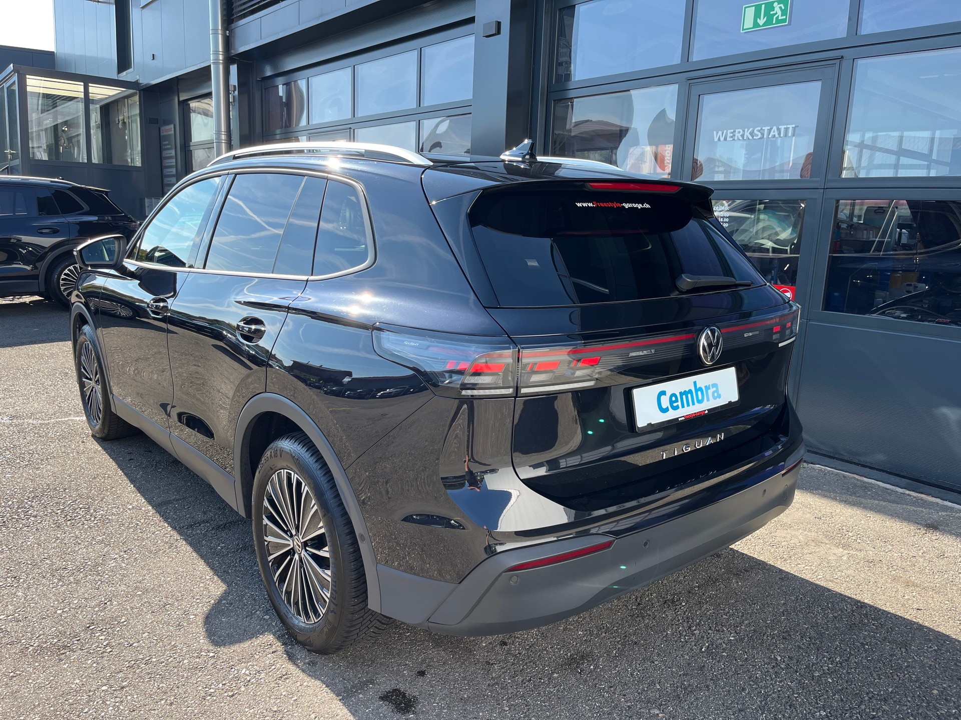 VW Tiguan 2.0 TDI SCR Life DSG-image-3