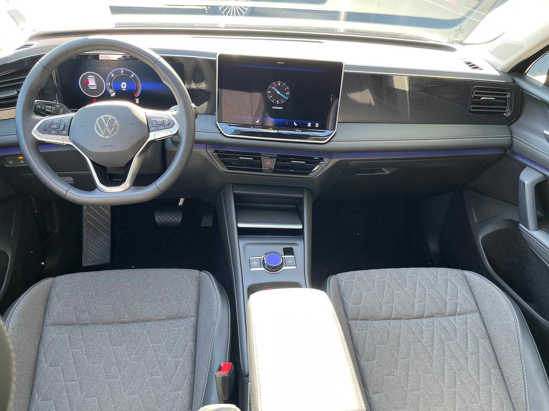 VW Tiguan 2.0 TDI SCR Life DSG-image-10