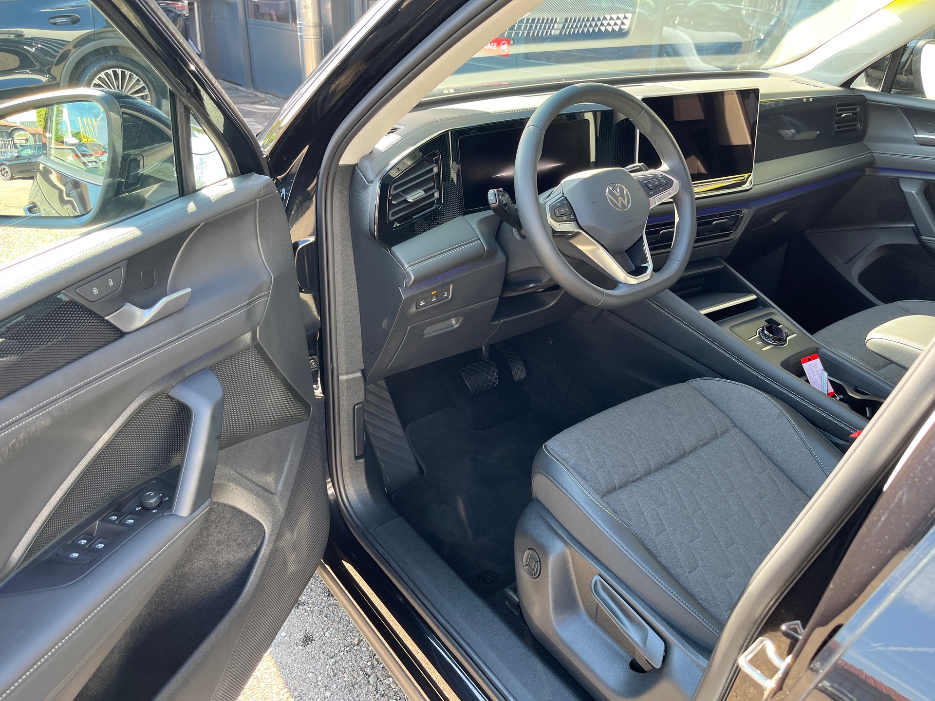 VW Tiguan 2.0 TDI SCR Life DSG-image-8