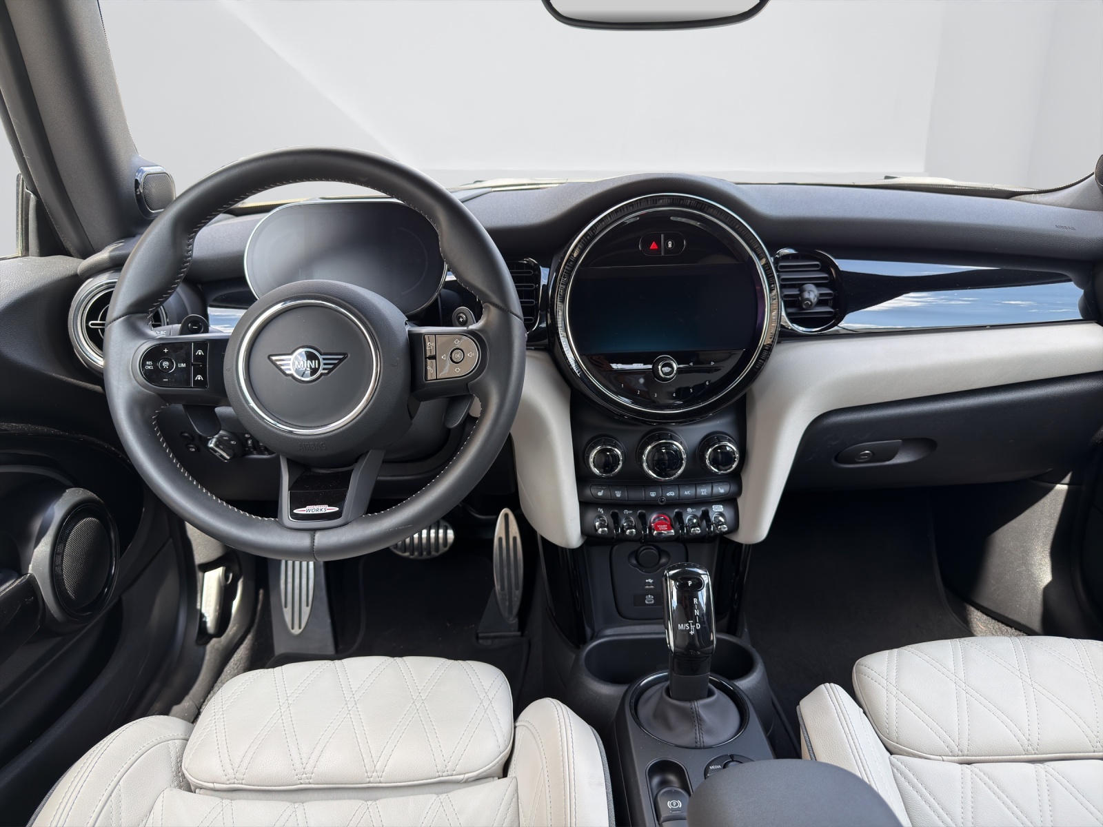 MINI Cabrio F57 2.0i John Cooper Works-image-15