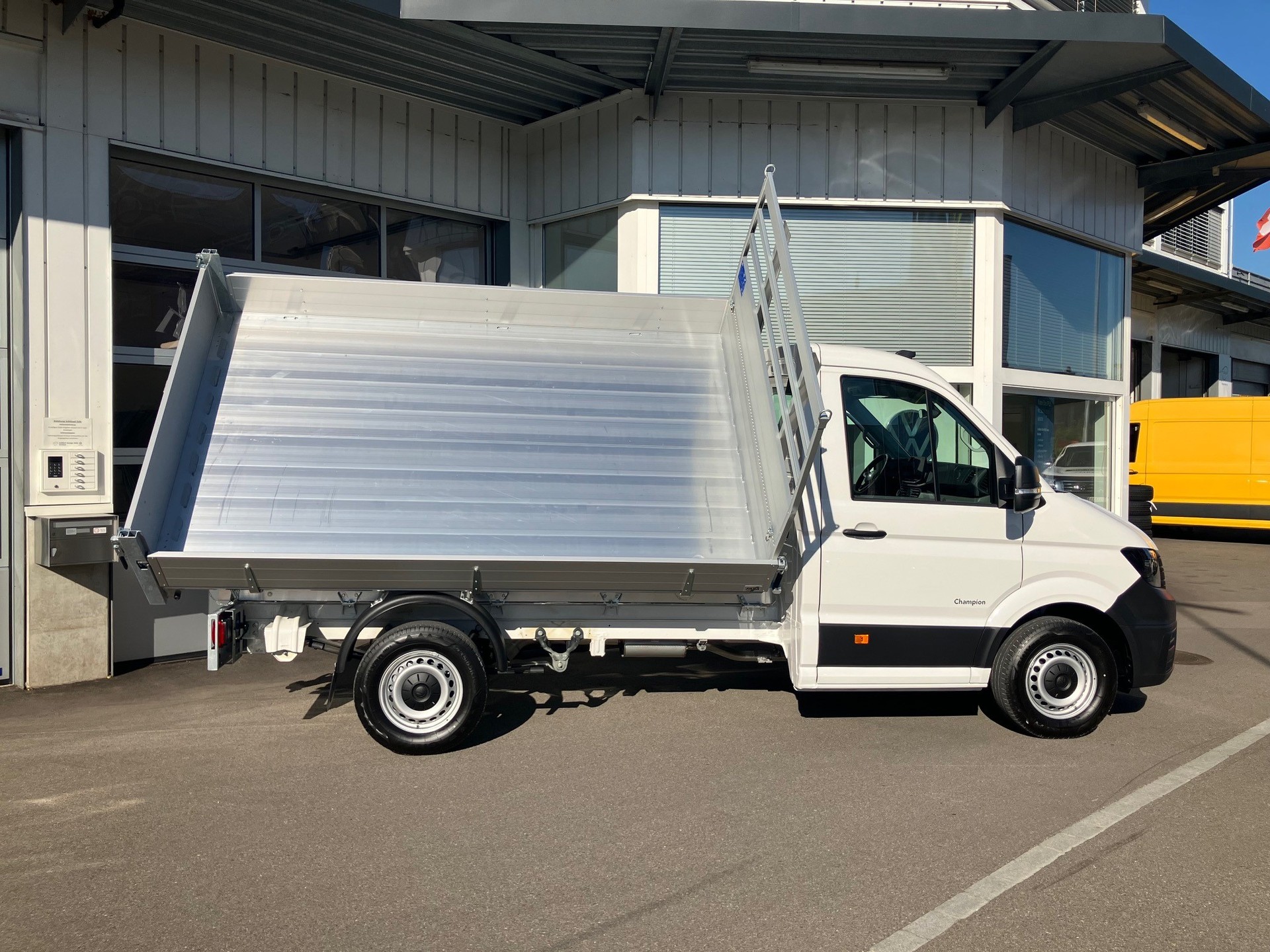 VW Crafter 35 2.0 BiTDI L3 HD A-image-1