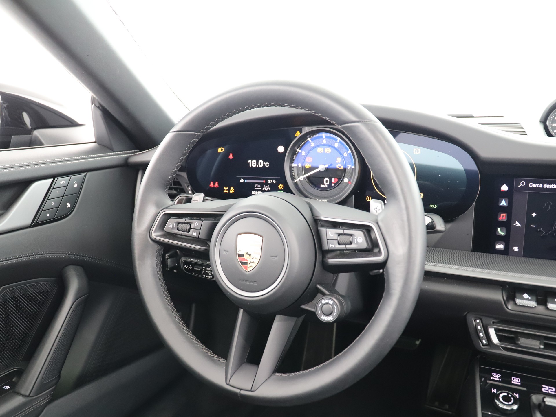 PORSCHE 911 Carrera 4 Cabriolet-image-12