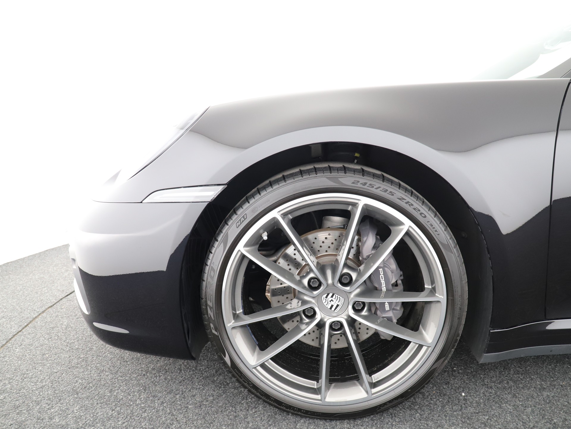 PORSCHE 911 Carrera 4 Cabriolet-image-9