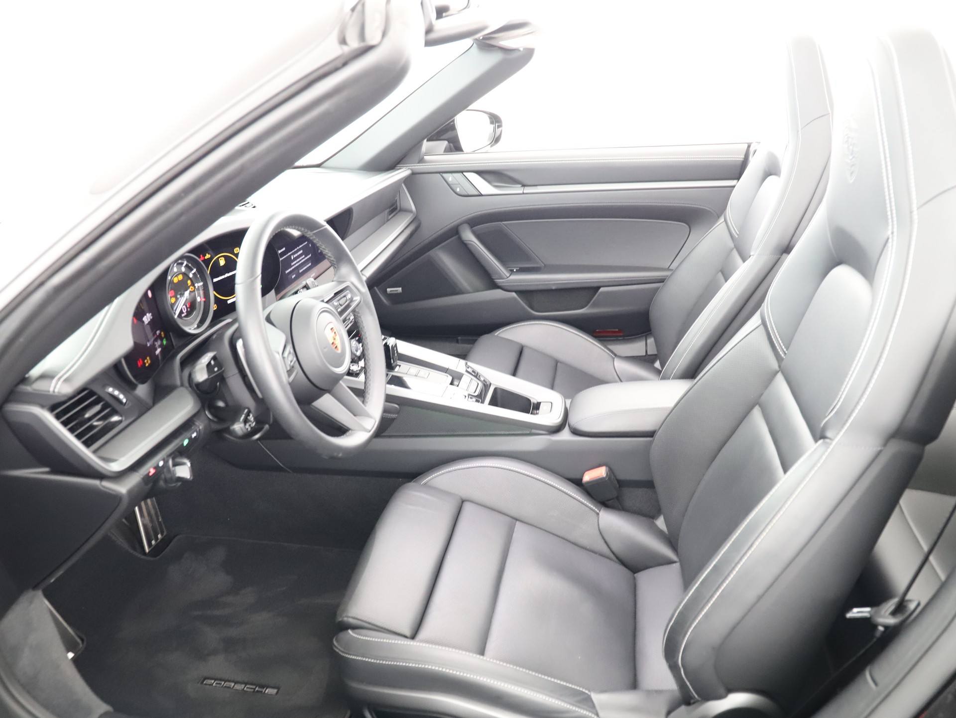 PORSCHE 911 Carrera 4 Cabriolet-image-10