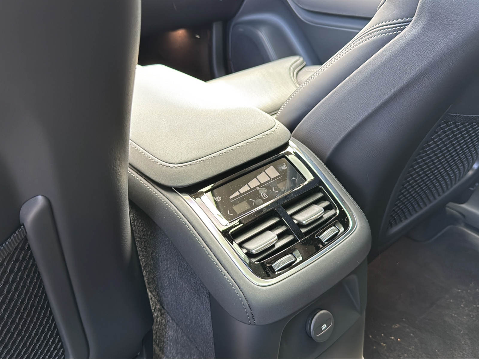 VOLVO XC90 2.0 T8 TE Ultra Dark eAWD-image-14