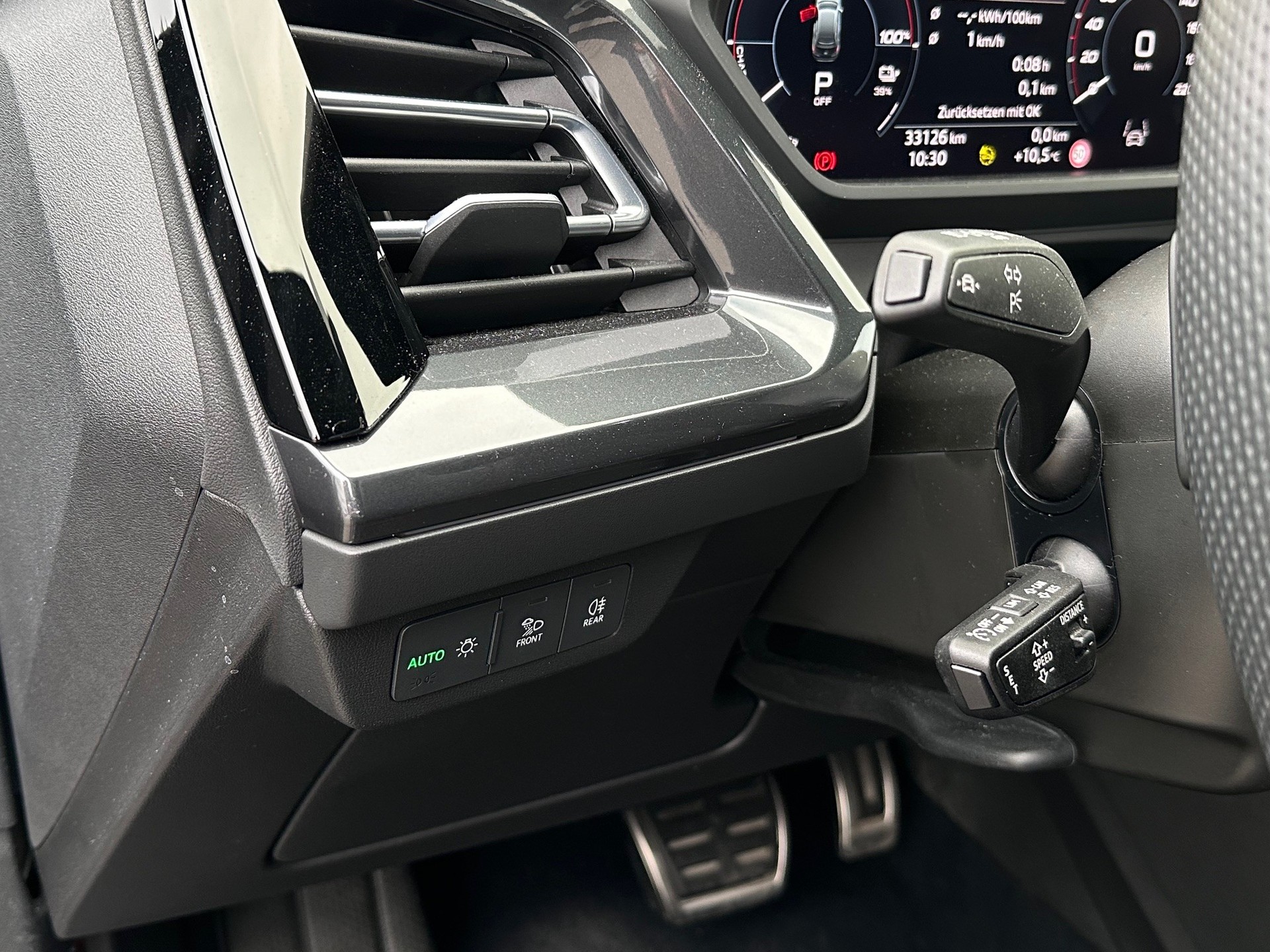 AUDI Q4 e-tron 45 quattro-image-11