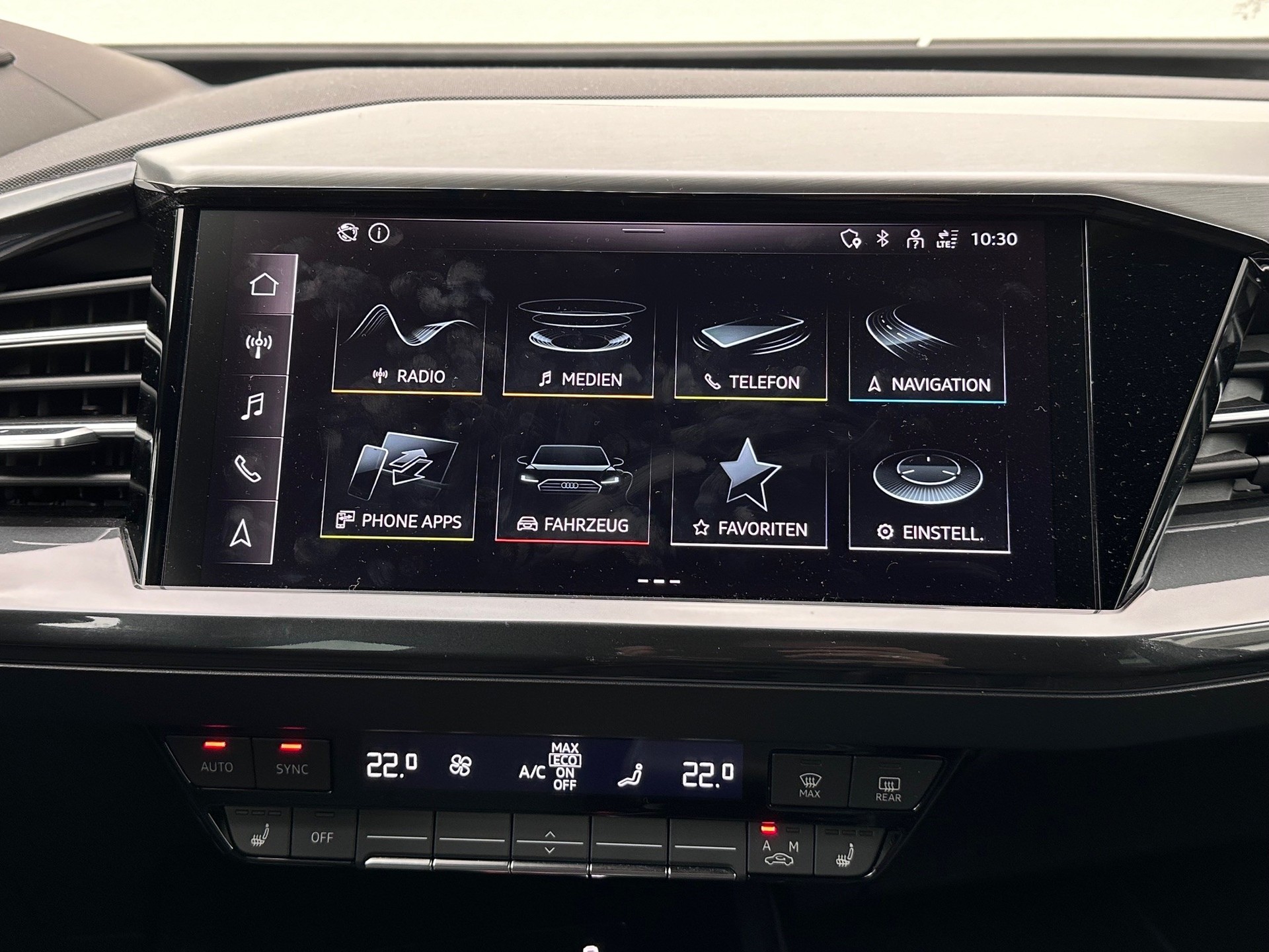 AUDI Q4 e-tron 45 quattro-image-6