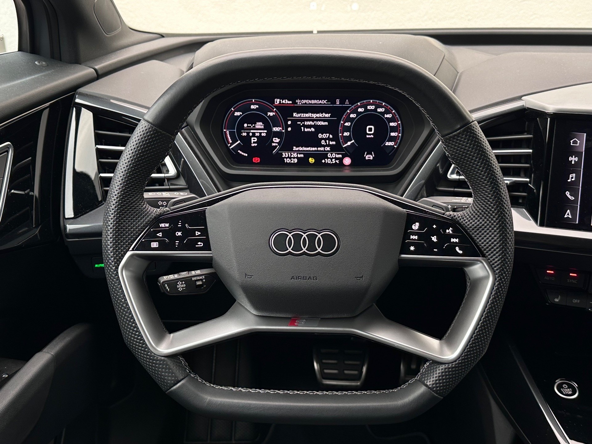 AUDI Q4 e-tron 45 quattro-image-5