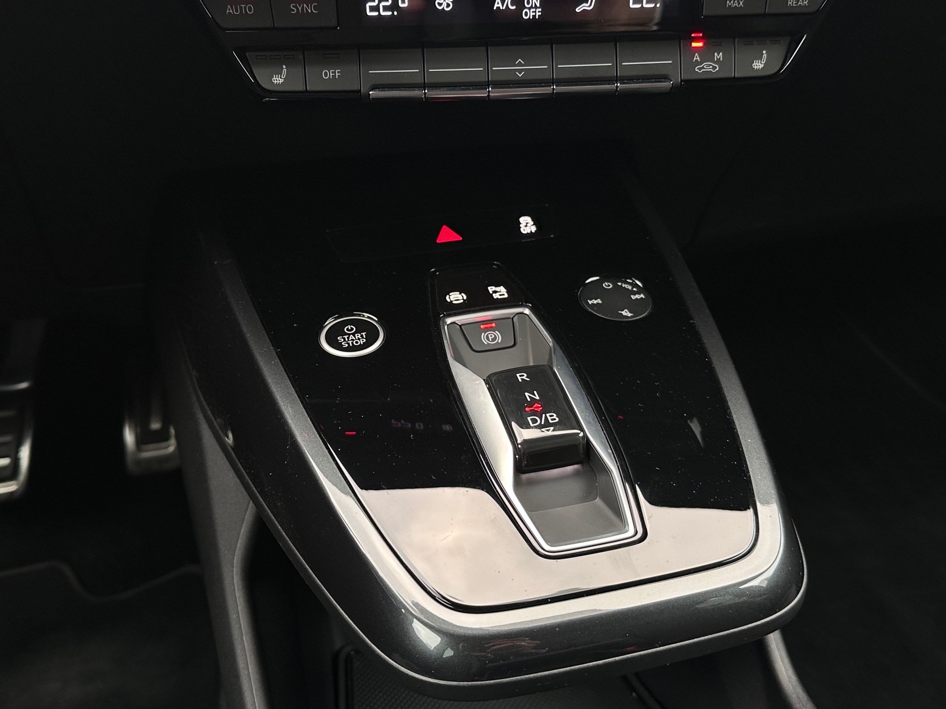 AUDI Q4 e-tron 45 quattro-image-7