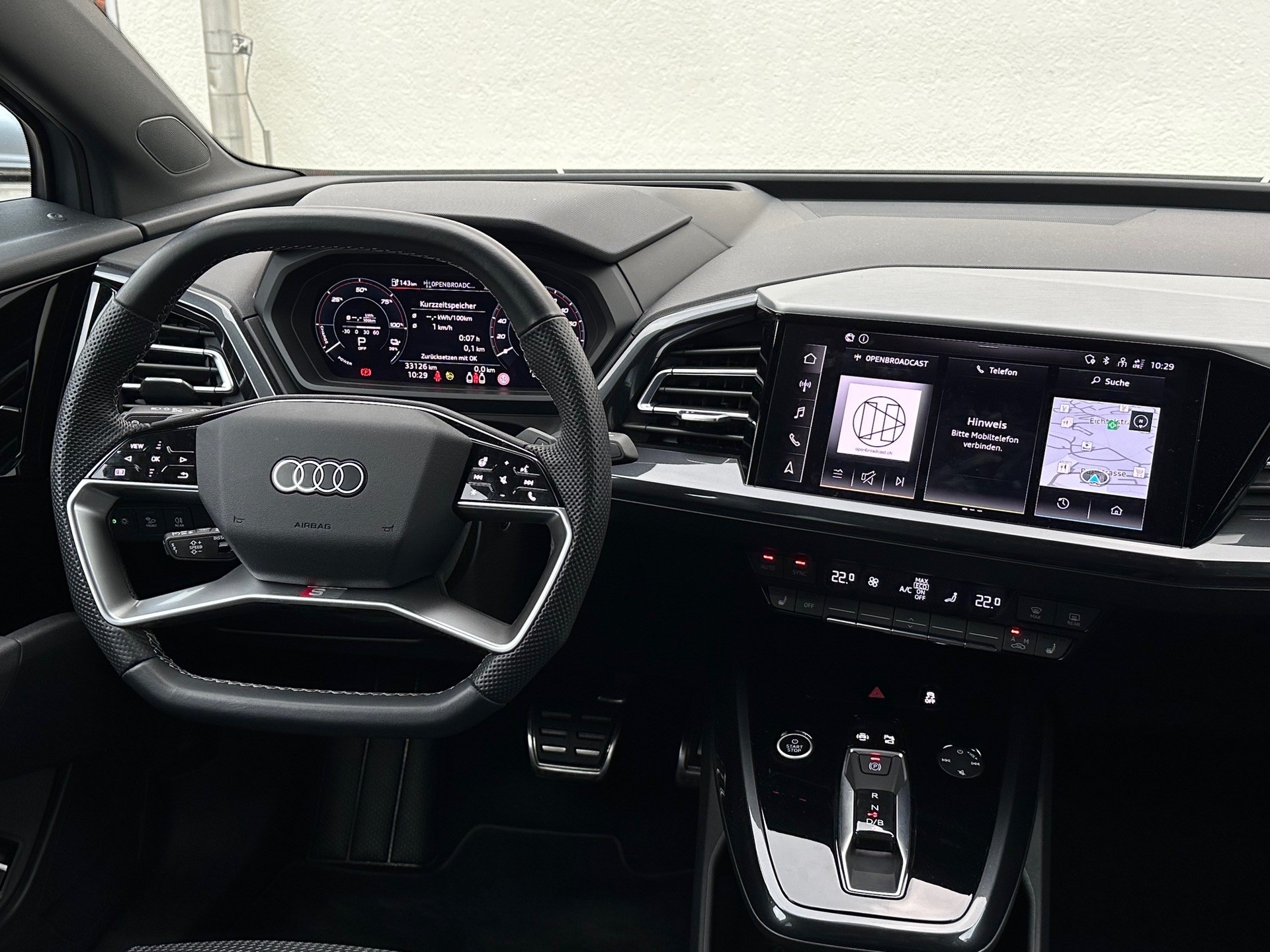 AUDI Q4 e-tron 45 quattro-image-4