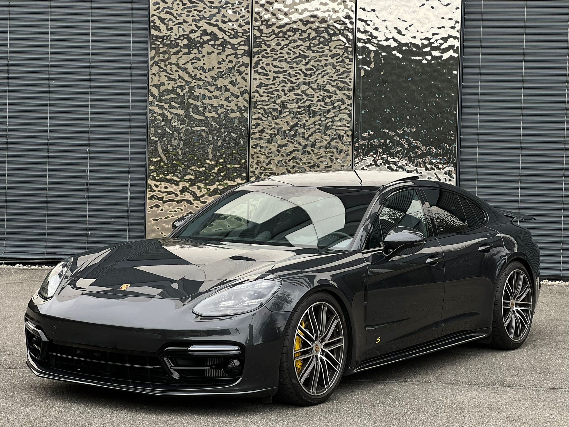 PORSCHE Panamera GTS PDK-image-1