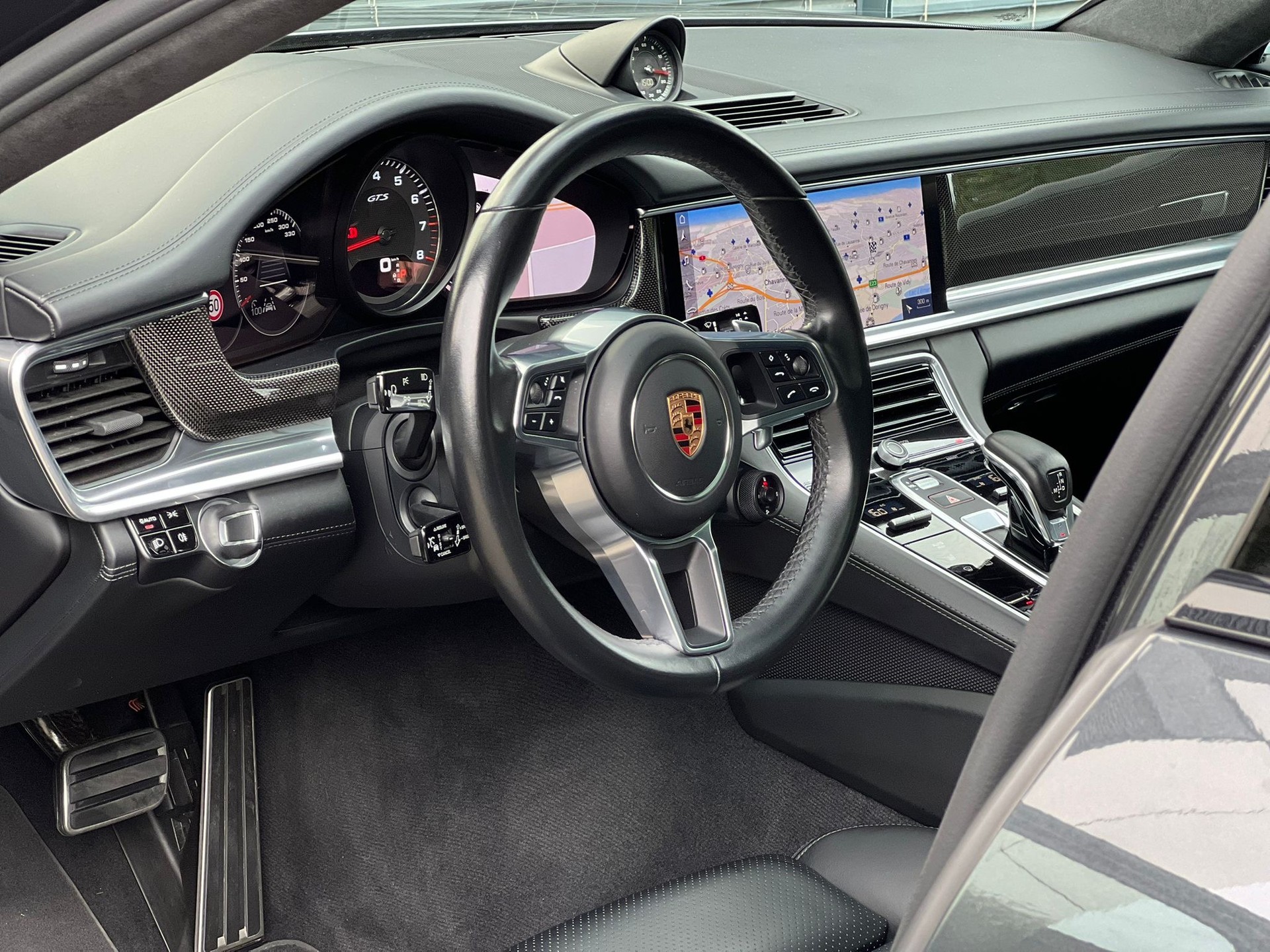 PORSCHE Panamera GTS PDK-image-9