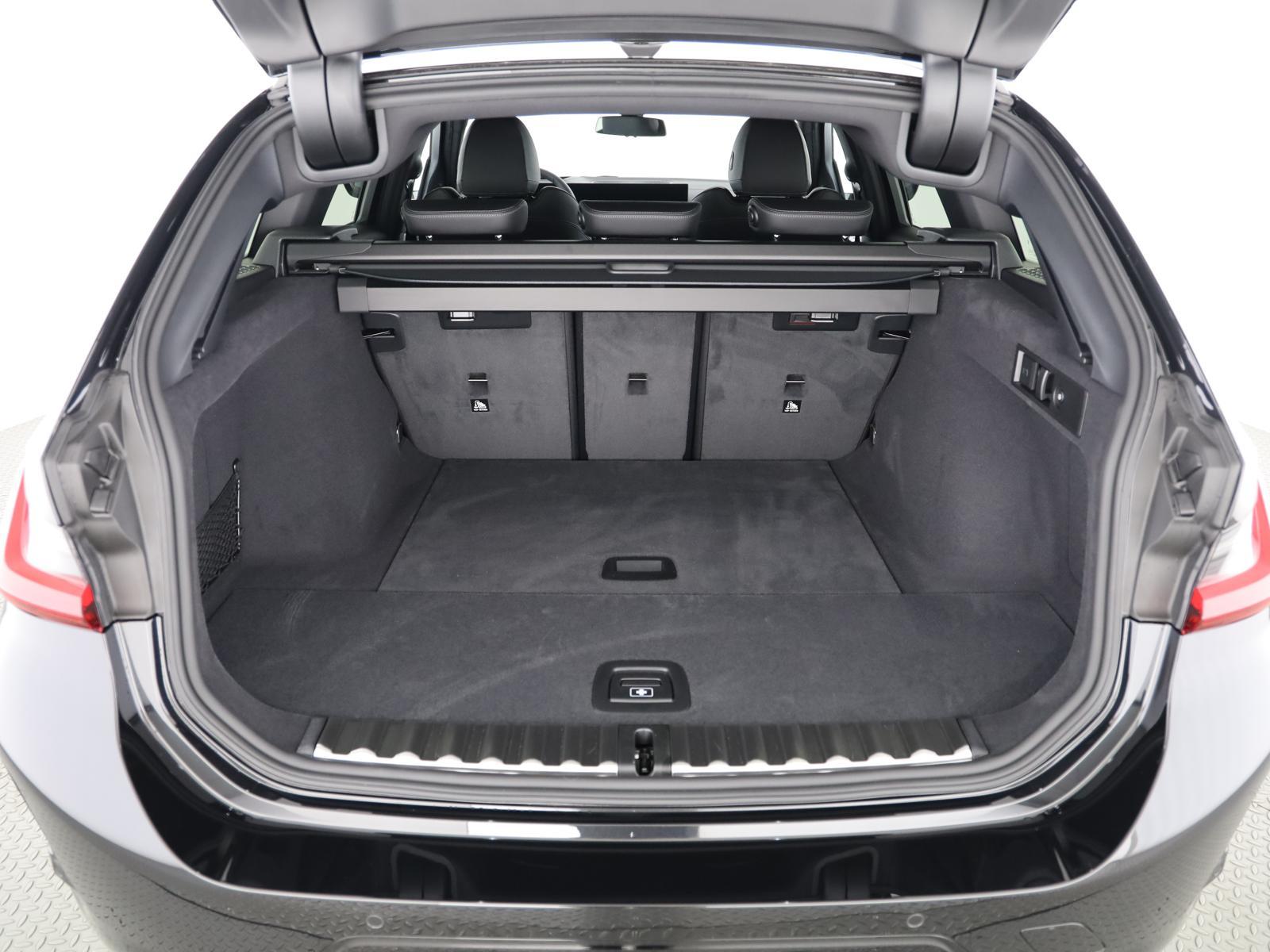 BMW 320d xDrive Touring M Sport-image-18