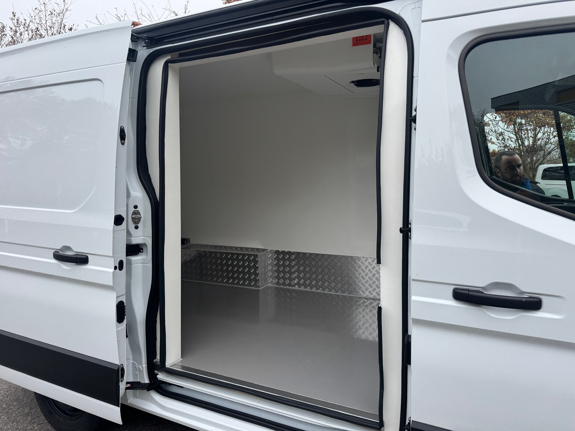 RENAULT Master T35 2.0 Blue dCi 150 L2H2 Automat-image-9