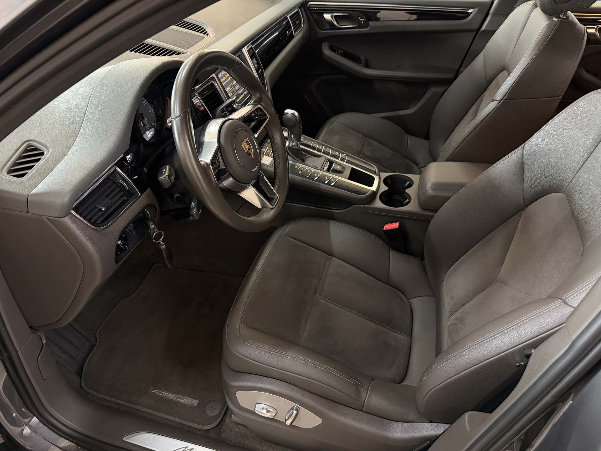 PORSCHE Macan S PDK-image-9