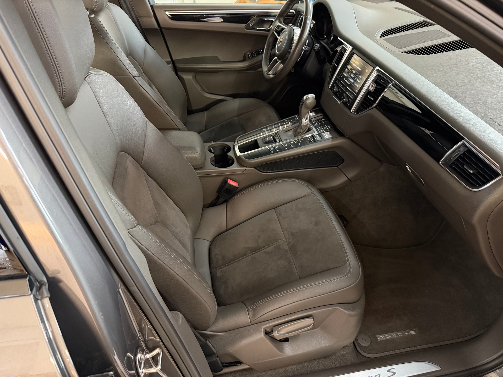 PORSCHE Macan S PDK-image-10