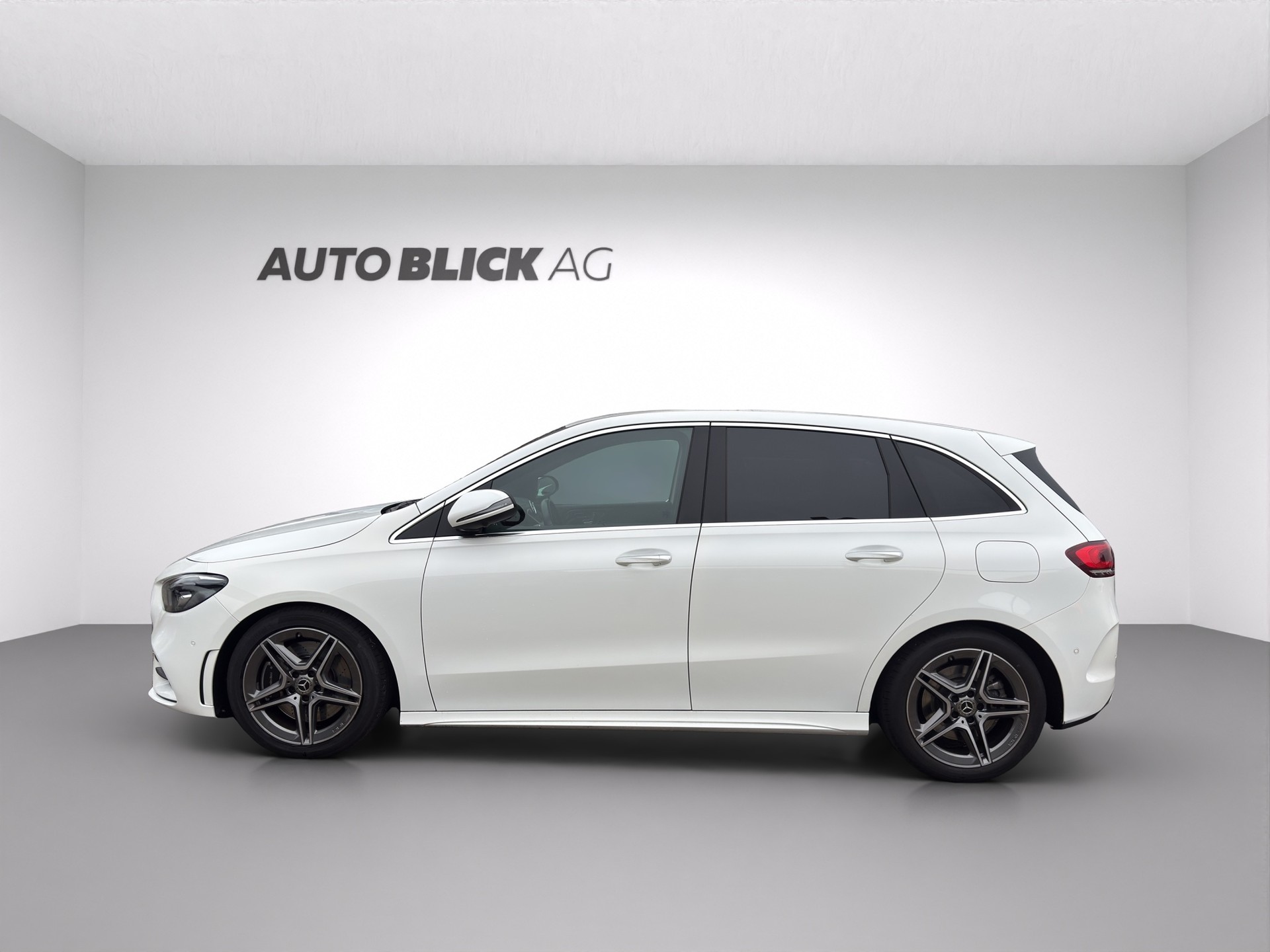 MERCEDES-BENZ B 250 4Matic AMG Line-image-3