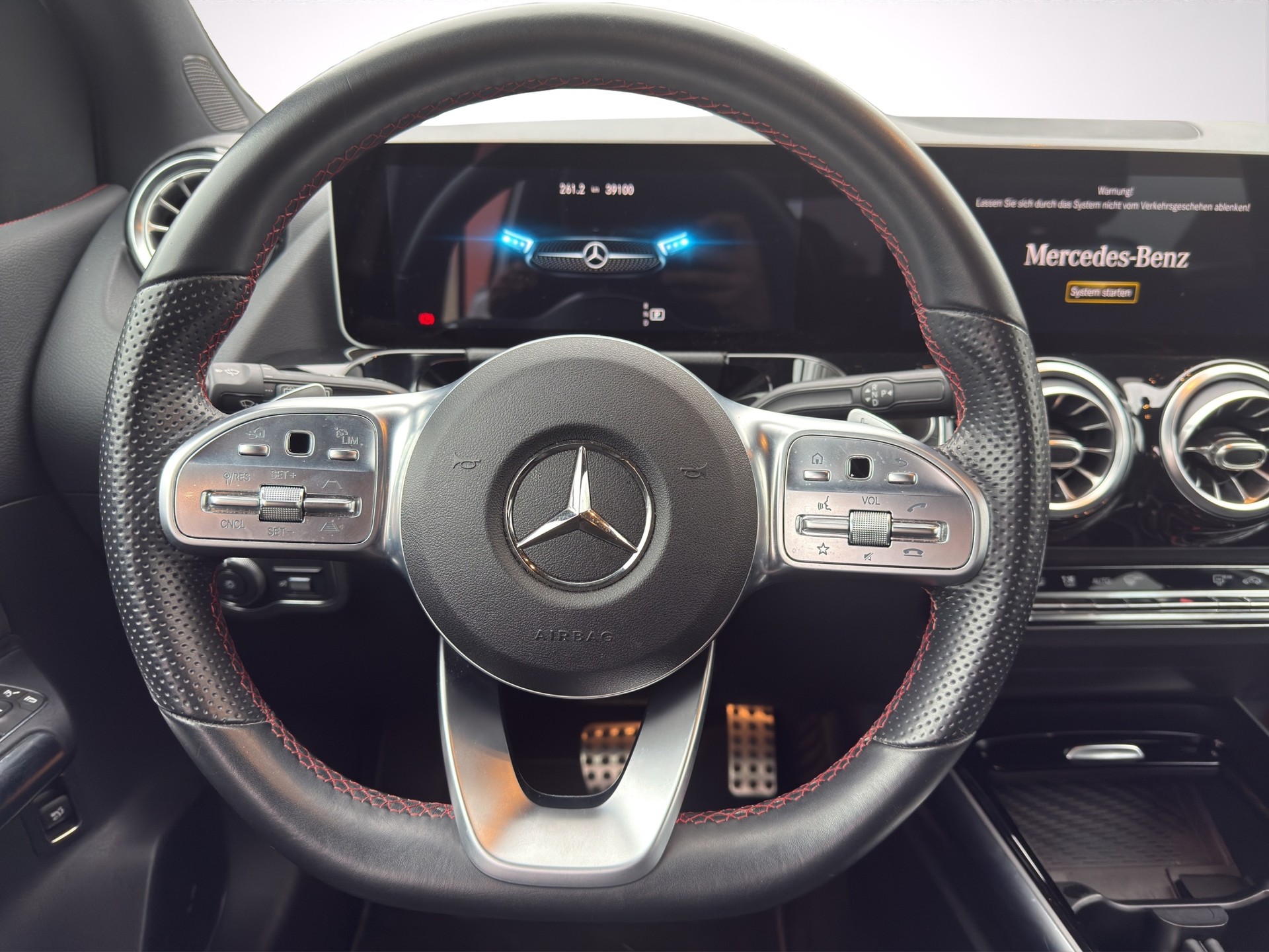 MERCEDES-BENZ B 250 4Matic AMG Line-image-13