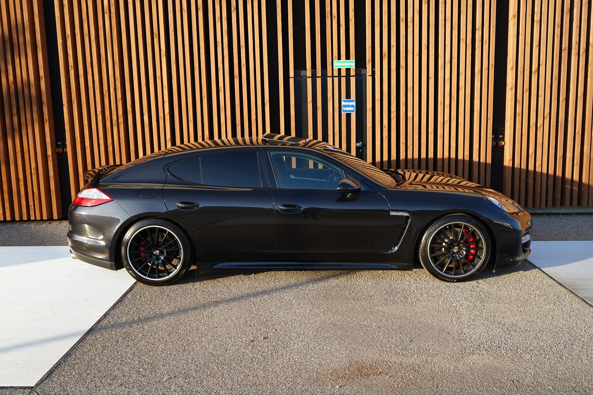 PORSCHE PANAMERA TURBO S BLACK 4.8 PDK l 550 PS-image-5