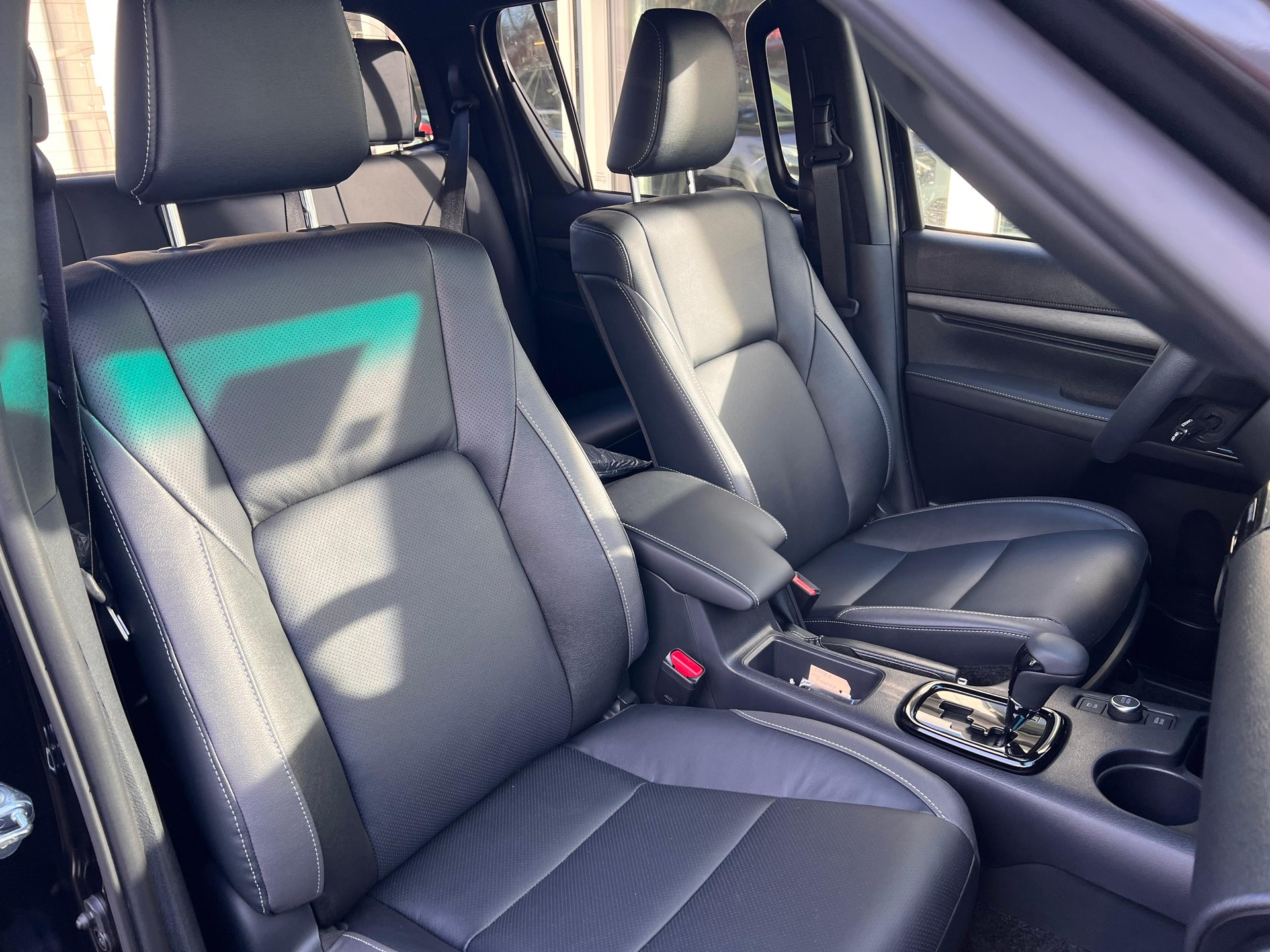 TOYOTA Hilux Double Cab.-Pick-up 2.8 D-4D MHEV 204 Invincible-image-14