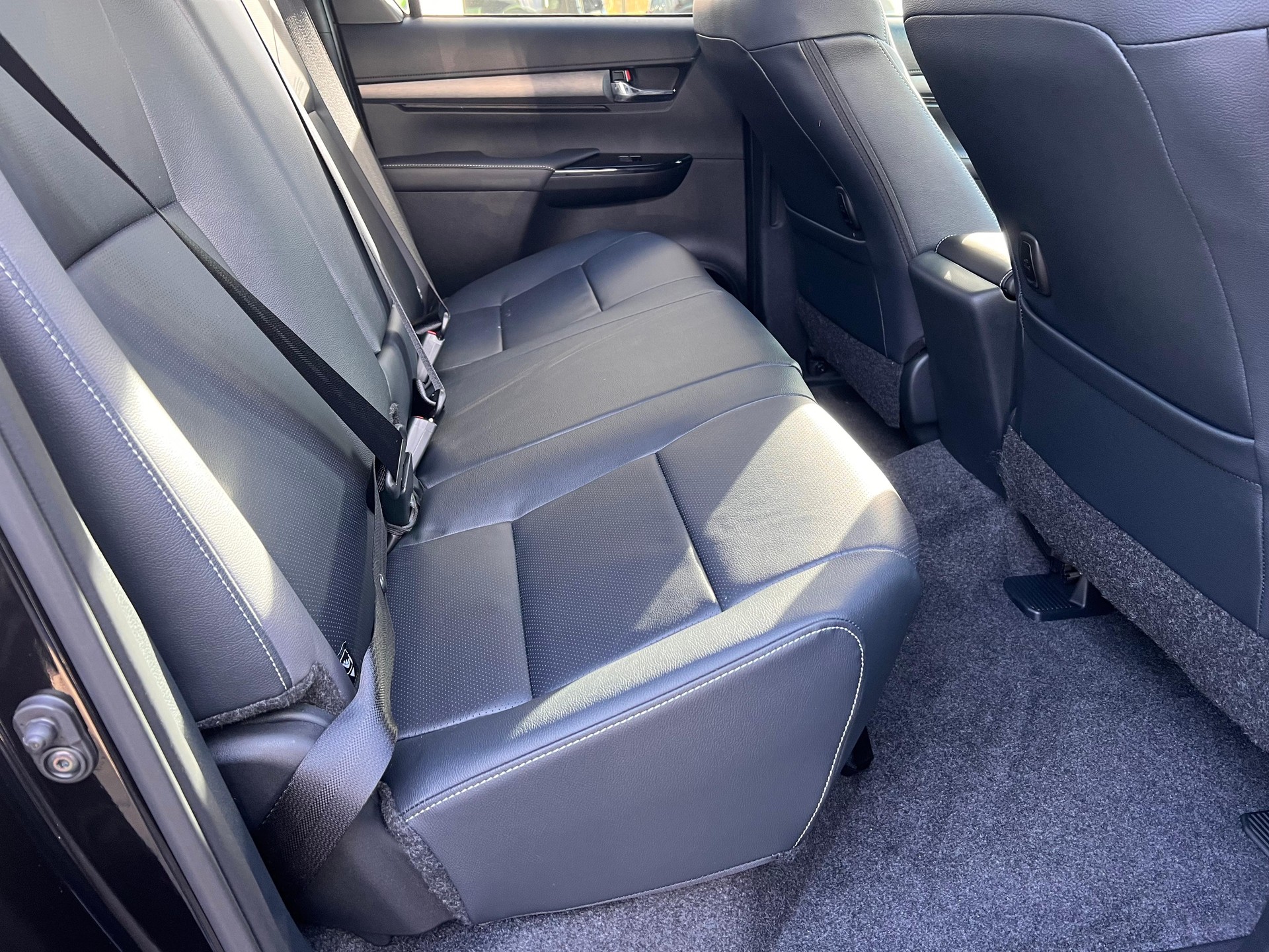TOYOTA Hilux Double Cab.-Pick-up 2.8 D-4D MHEV 204 Invincible-image-11