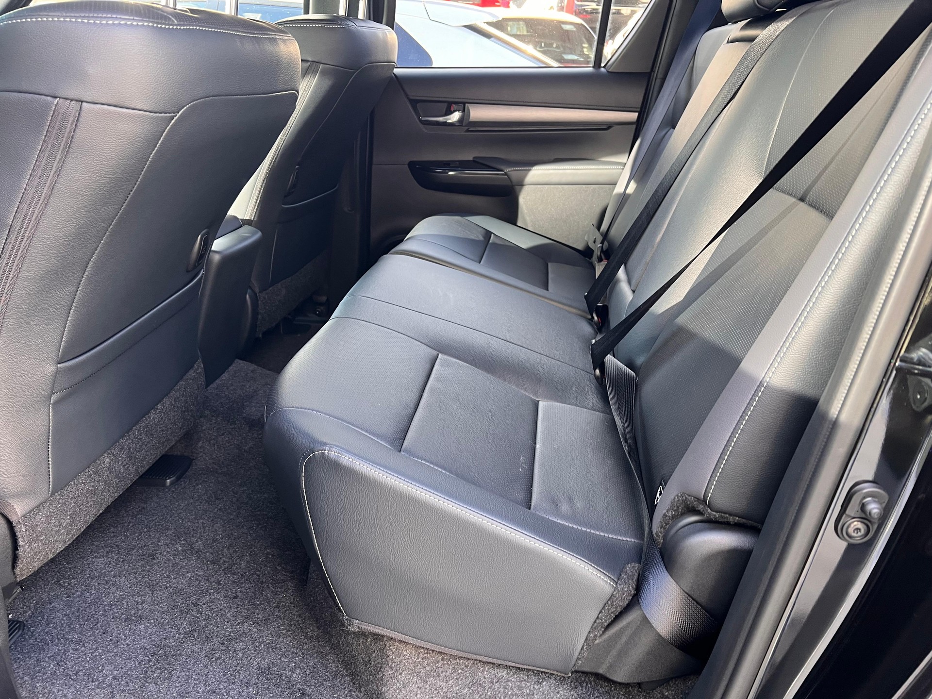 TOYOTA Hilux Double Cab.-Pick-up 2.8 D-4D MHEV 204 Invincible-image-10