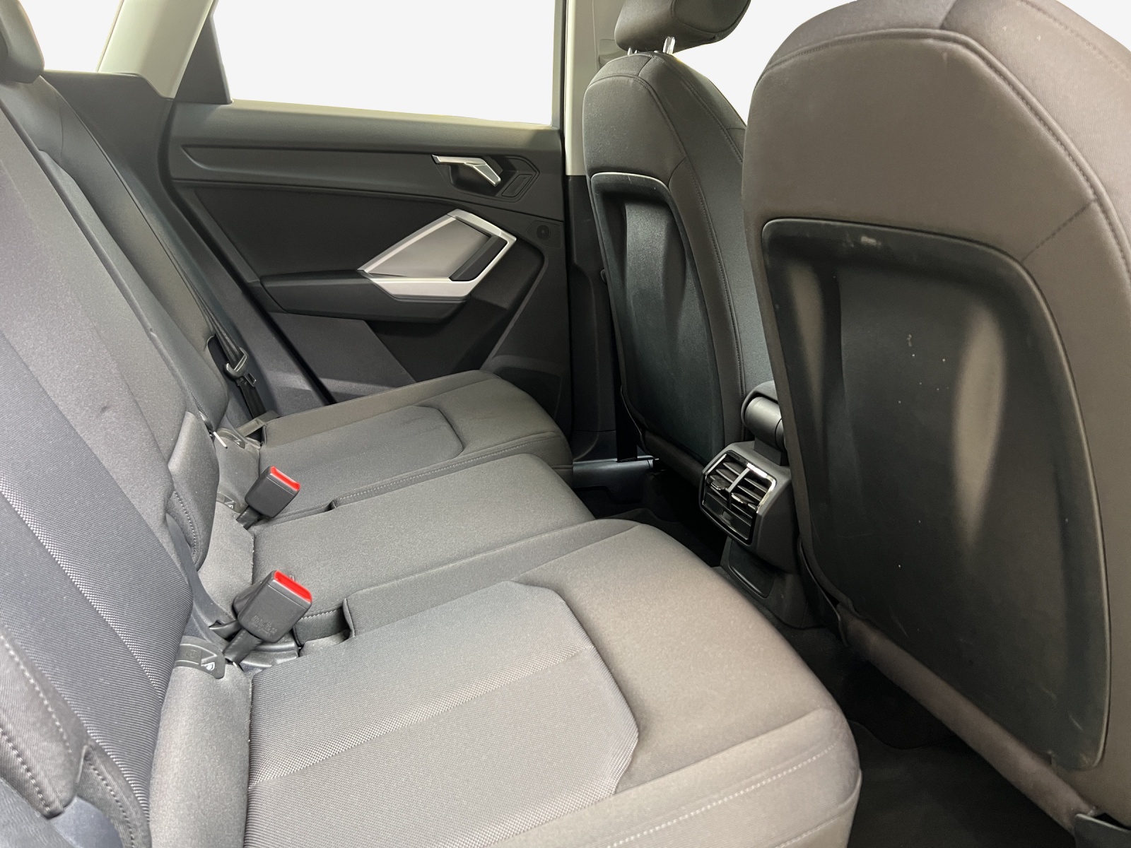 AUDI Q3 35 TFSI Attraction S-tronic-image-15